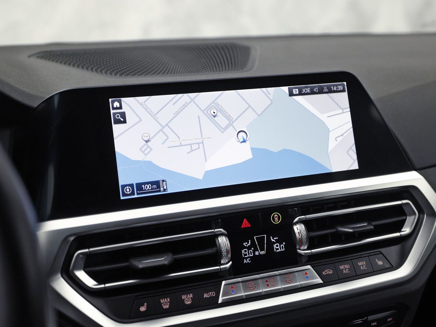BMW 3-serie Touring 320e High Executive 204Pk Automaat (APPLE CARPLAY, M STUUR, GROOT NAVI, STOELVERWARMING, CAMERA, LEDER, SPORTSTOELEN, GETINT GLAS, ZWART HEMEL, NIEUWE APK, NIEUWSTAAT)