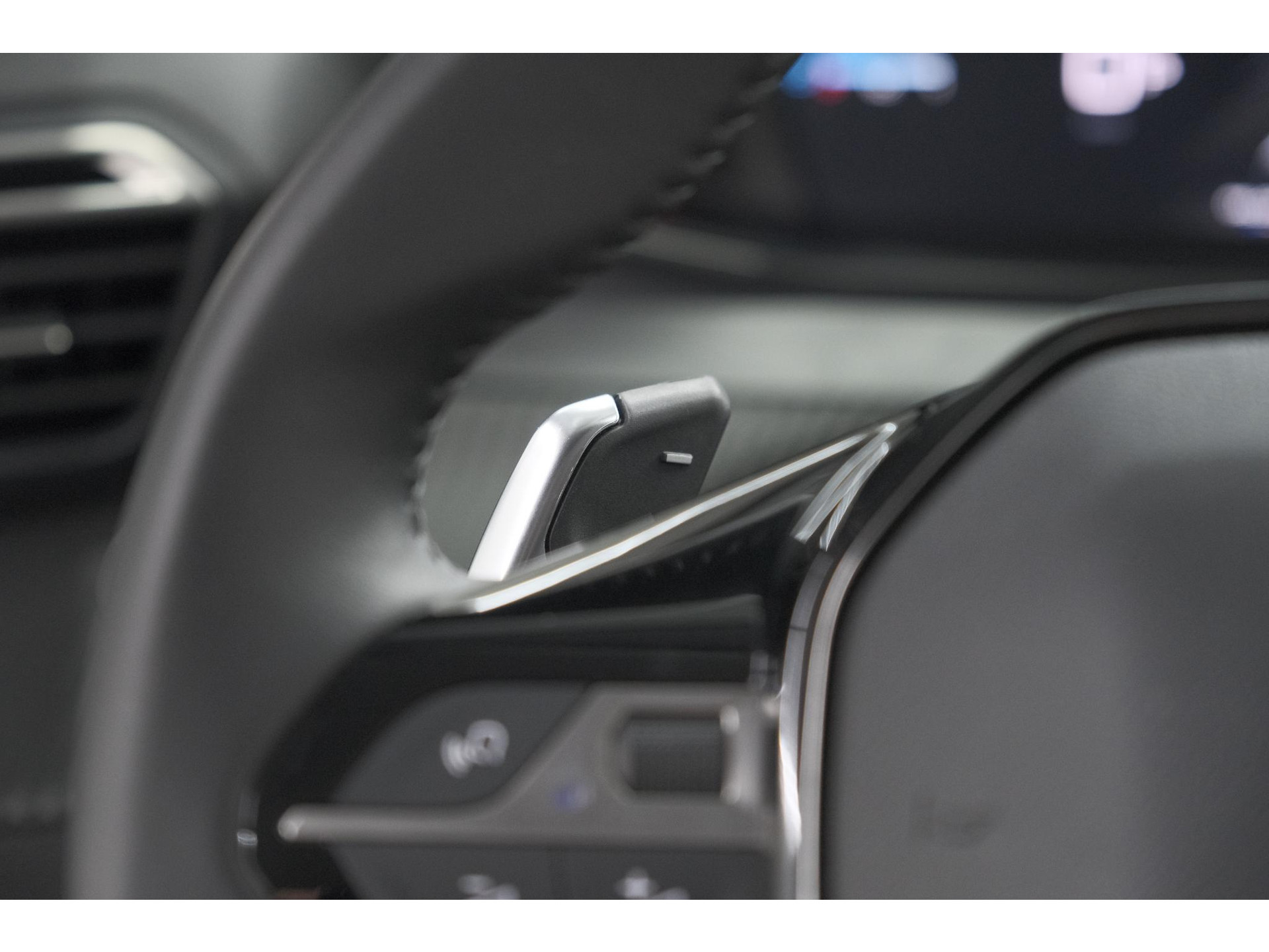 Peugeot 208 1.2 Hybrid 110 e-DCS6 Allure | Apple Carplay | Parkeersensoren Voor + Achter | Climate Control
