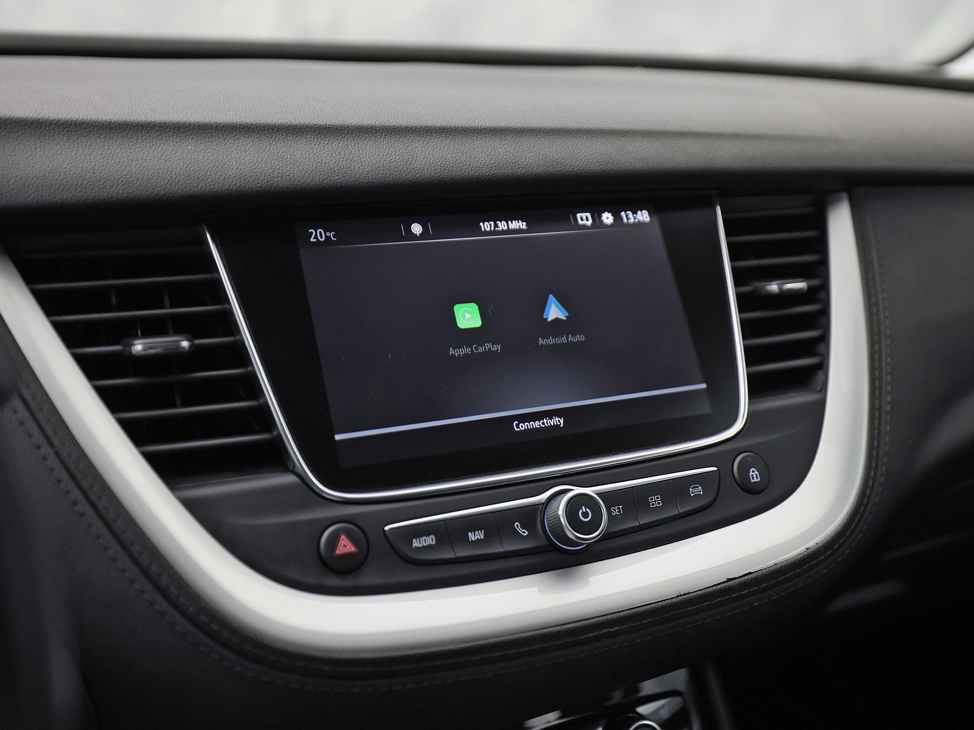 Opel Grandland X 1.2 Turbo Sport Automaat (APPLE CARPLAY, GROOT NAVI, CLIMATE, STUUR/STOELVERWARMING, SPORTSTOELEN, PARKEERSENSOREN, GETINT GLAS, CRUISE, NIEUWSTAAT)