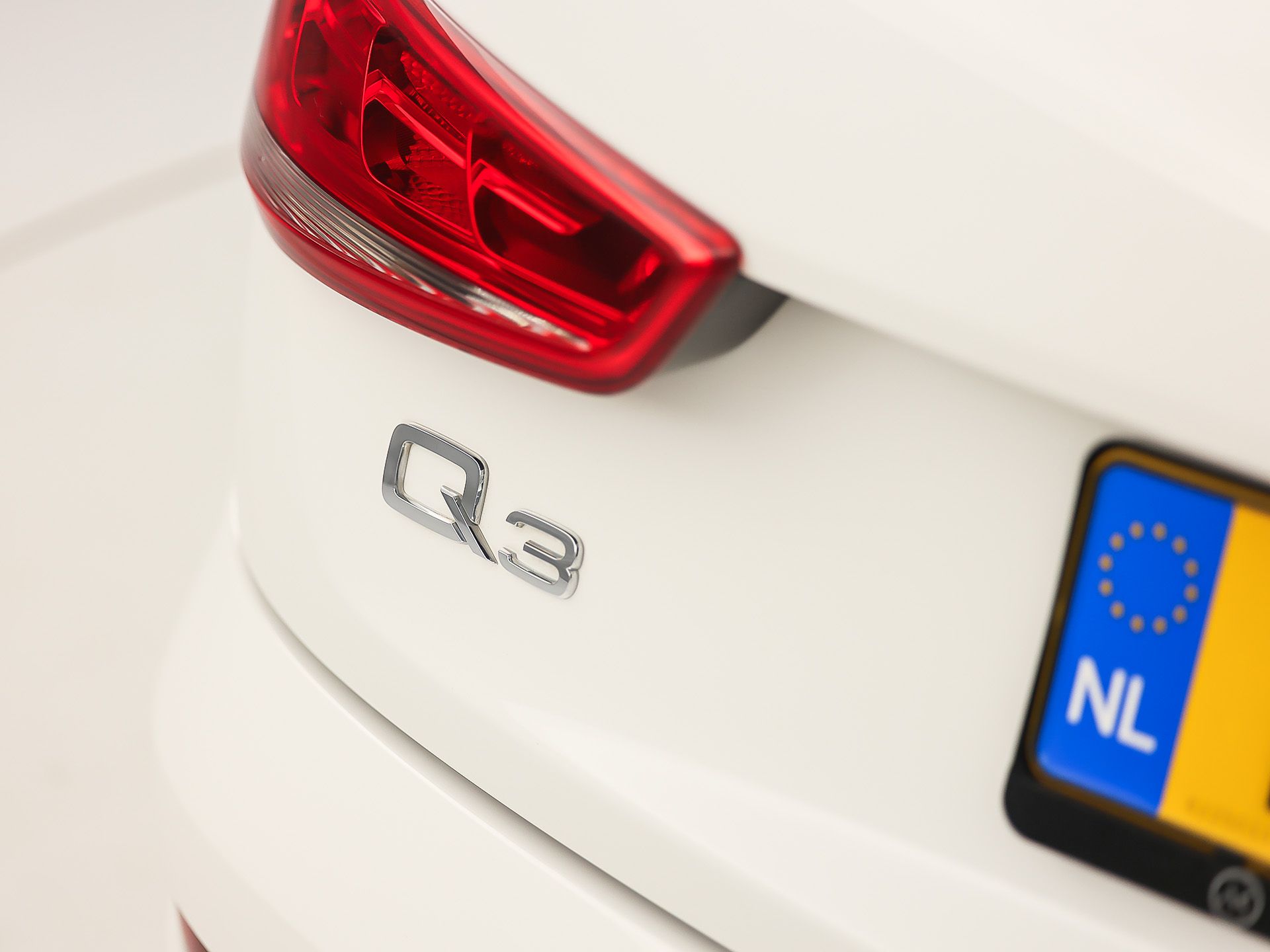 Audi Q3 1.4 TFSI Sport 150Pk Automaat (NAVIGATIE, CLIMATE, STOELVERWARMING, GETINT GLAS, SPORTSTOELEN, BLUETOOTH, NIEUWE APK, NIEUWSTAAT)