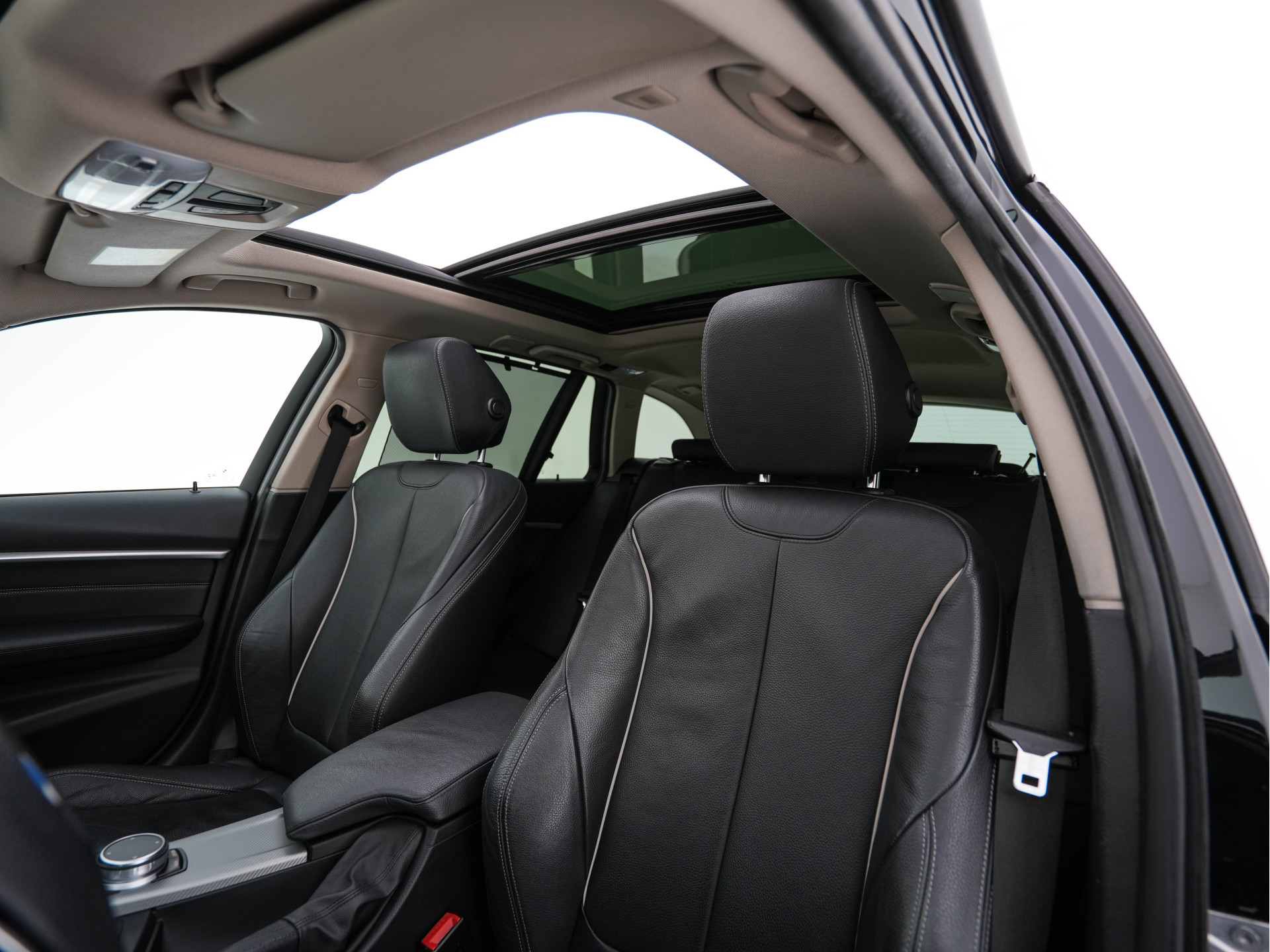 BMW 3-serie Touring 320d EDE Executive Aut. *PANO | LEATHER | FULL-LED | DIGI-COCKPIT | HEATED-SPORTSEATS | NAVI-FULLMAP | PRIVACY-GLASS | ECC | KEYLESS | LANE-ASSIST | PDC | CRUISE | TOWBAR | 18''ALU*