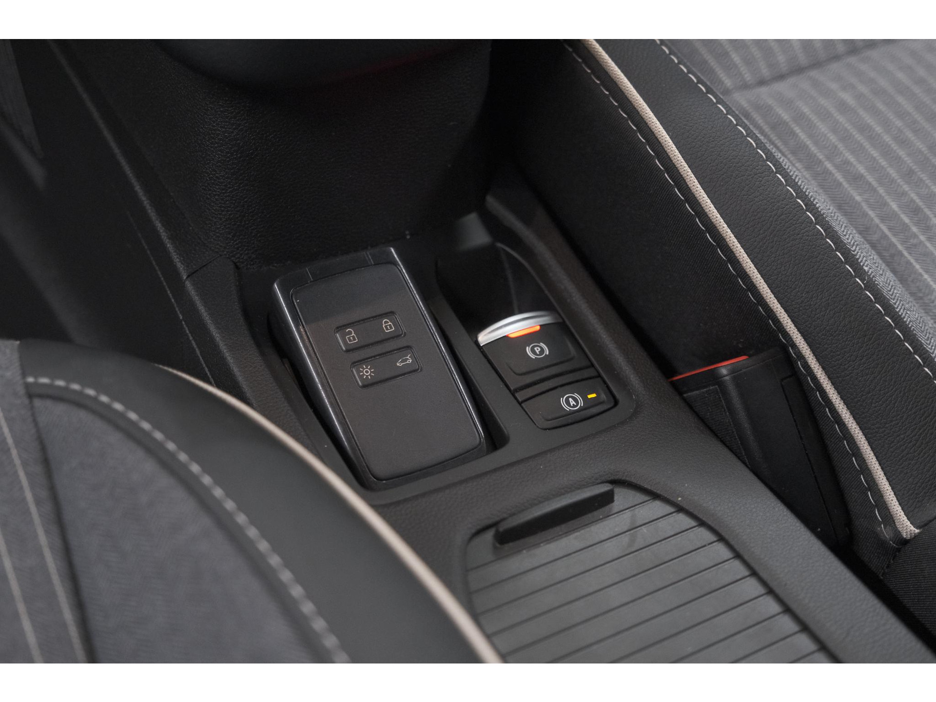 Renault Clio TCe 90 GPF Techno | 360 Camera | Adaptieve Cruise Control | 9.3 Inch Groot Scherm