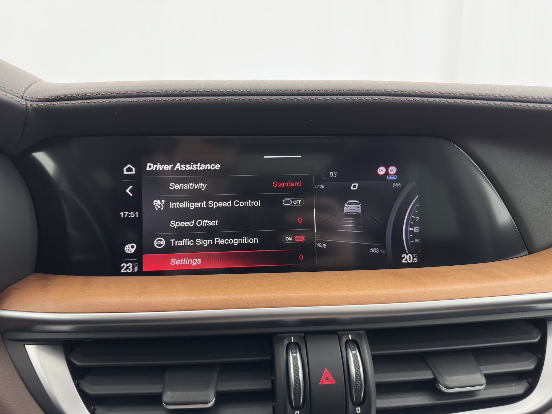 Alfa Romeo Stelvio 2.0 T Veloce AWD B-Tech Business Edition Aut. *PANO | LEATHER | XENON | ADAPTIVE-CRUISE | MEMORY-PACK | BLIND-SPOT | HEATED-SPORTSEATS | CAMERA | DAB+ | KEYLESS | SHIFT-PADDLES | PRIVACY-GLASS | NAVI-FULLMAP | TOWBAR | 20''