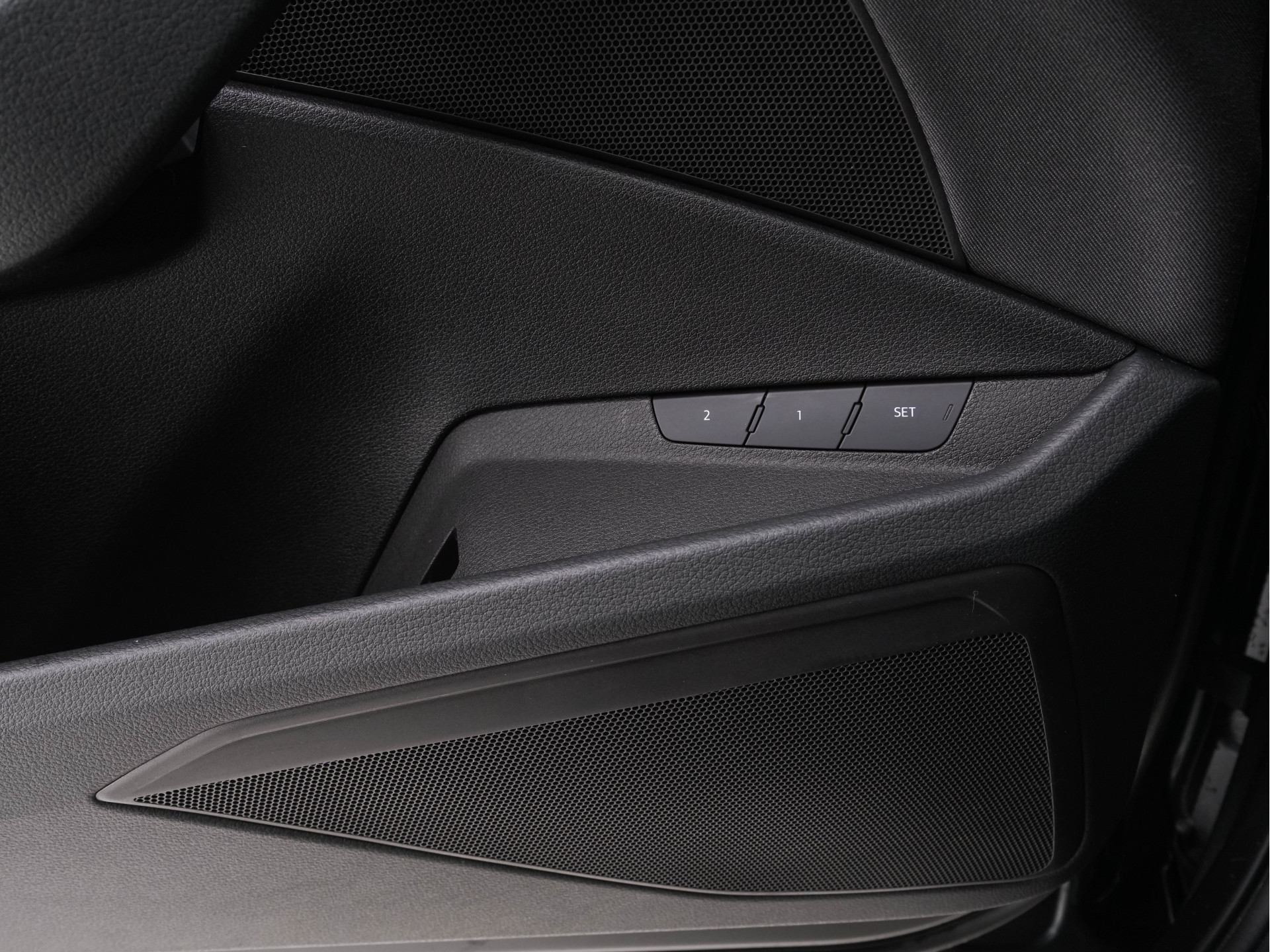 Audi e-tron Sportback 55 Quattro Business edition 95 kWh [ 3-Fase ] {SOH-100%} (INCL-BTW) *DIGI-COCKPIT | FULL-LED | MEMORY-PACK | DAB | KEYLESS | NAVI-FULLMAP | SHIFT-PADDLES | AUDI-SOUND | COMFORT-SEATS | 20''ALU*