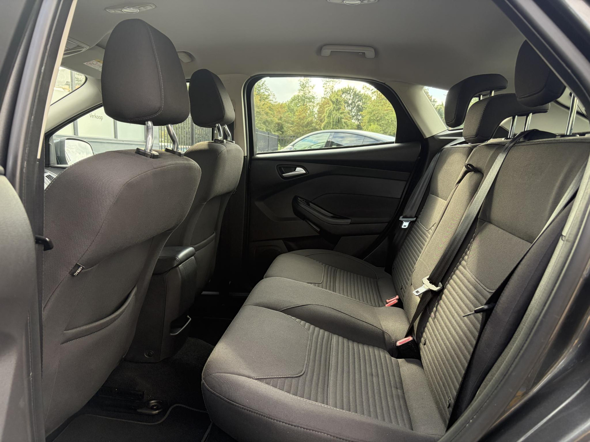 Ford Focus 1.0 Titanium Edition ✓1e Eigenaar✓125pk✓Recent Beurt gehad✓Dealer Onderhouden✓Navi✓6 Bak✓Pdc V+A✓Clima✓Cruise✓Lm velgen✓4 Elekt Ramen✓N.A.P✓Apk tot 03-2027