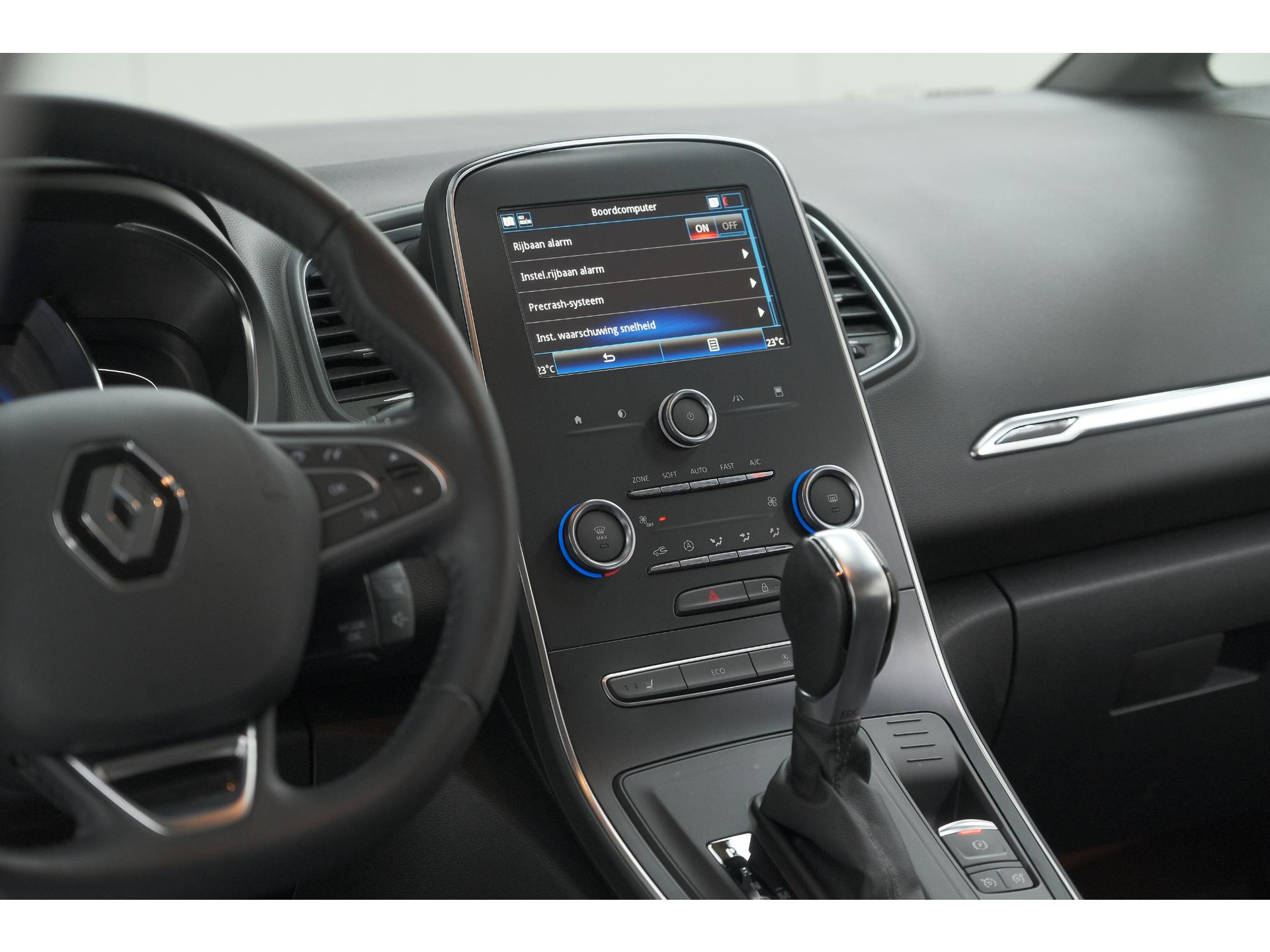 Renault Scénic TCe 140 EDC Limited | Camera | Stoelverwarming | Navigatie | Apple Carplay