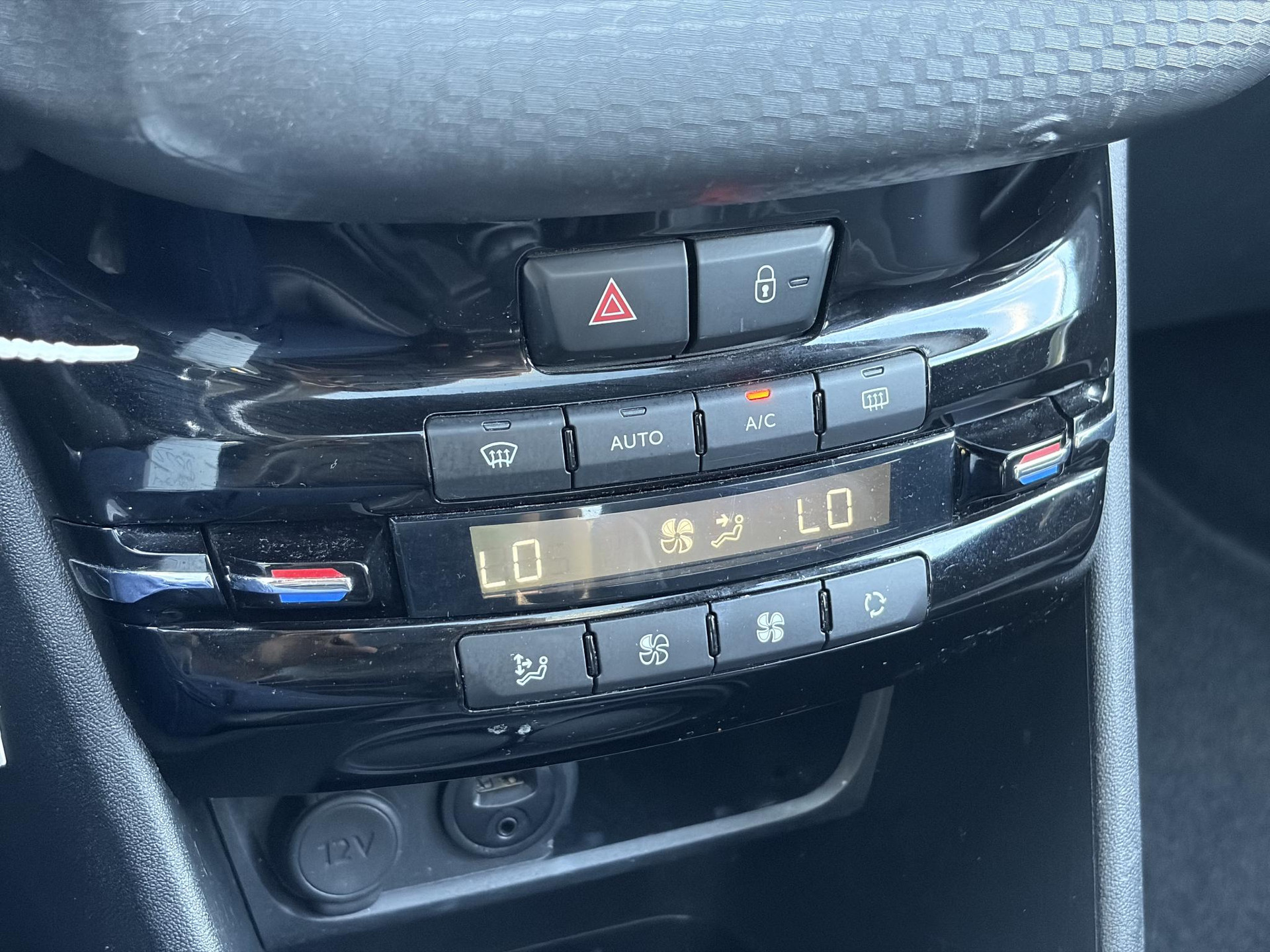 Peugeot 2008 1.2 PureTech Allure ✓1e Eigenaar✓D-riem vv in 2025✓110pk✓Navi✓Pano✓Carplay✓Pdc V+A✓Lm velgen✓N.A.P✓Halfleder✓Clima✓Apk tot 10-2027
