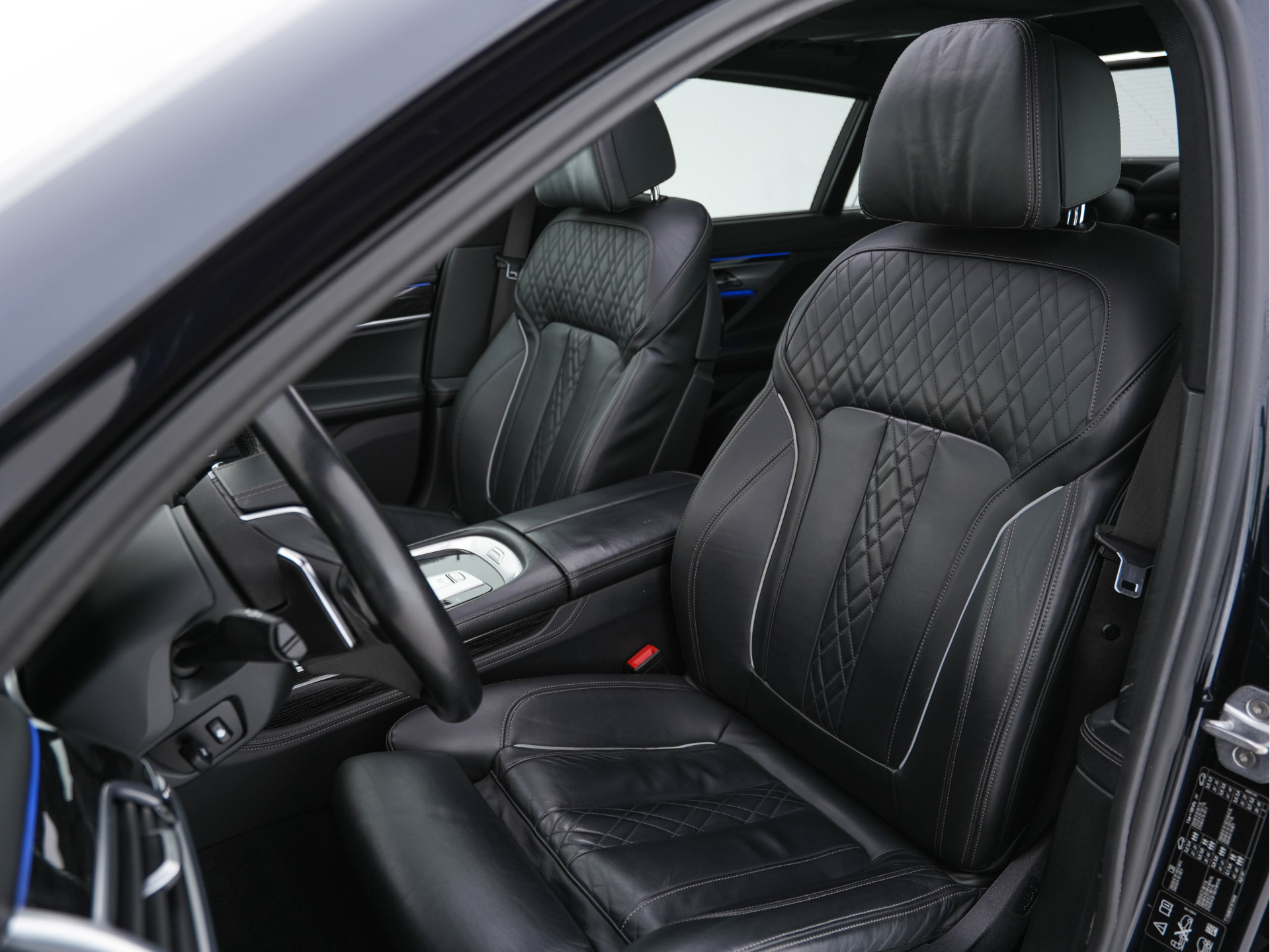 BMW 7-serie 750i Long M-Aerodynamic xDrive High Executive Aut. *PANO | DESIGN-LEATHER | LASER-LED | SOFTCLOSE |TOPVIEW | HARMAN/KARDON-SOUND | MEMORY-PACK | NAVI-FULLMAP | KEYLESS | ADAPTIVE-CRUISE | HEAD-UP | MASSAGE/HEATED/COOLED-COMFORT-SEATS | .