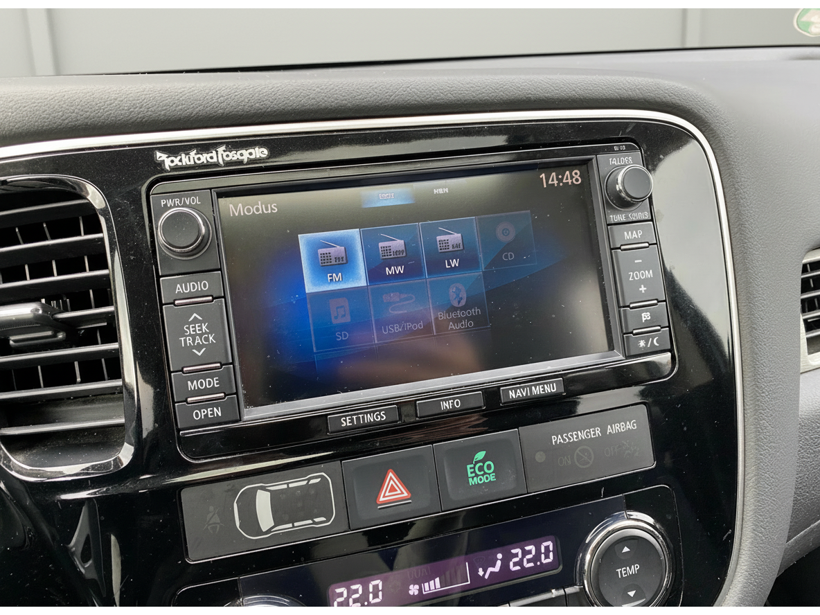 Mitsubishi Outlander 2.0 PHEV Instyle 4WD 203 pk | navigatie | leder interieur | schuifdak | trekhaak | elektr. achterklep