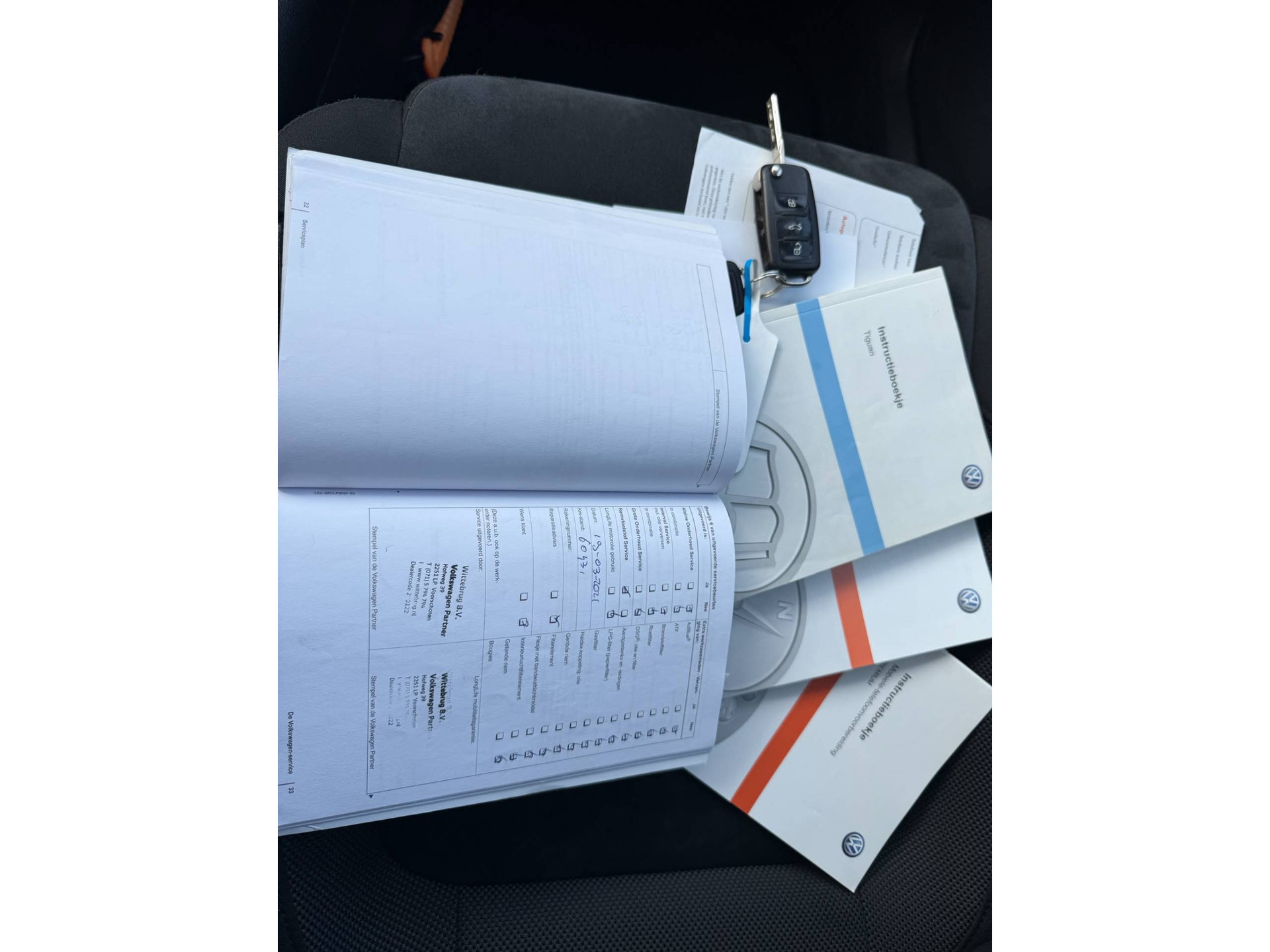 Volkswagen Tiguan 1.4 TSI Sport&Style | 1E EIGENAAR | 3/6/12MND GARANTIE | NAVI | PDC | 160 PK | LAGE KM |