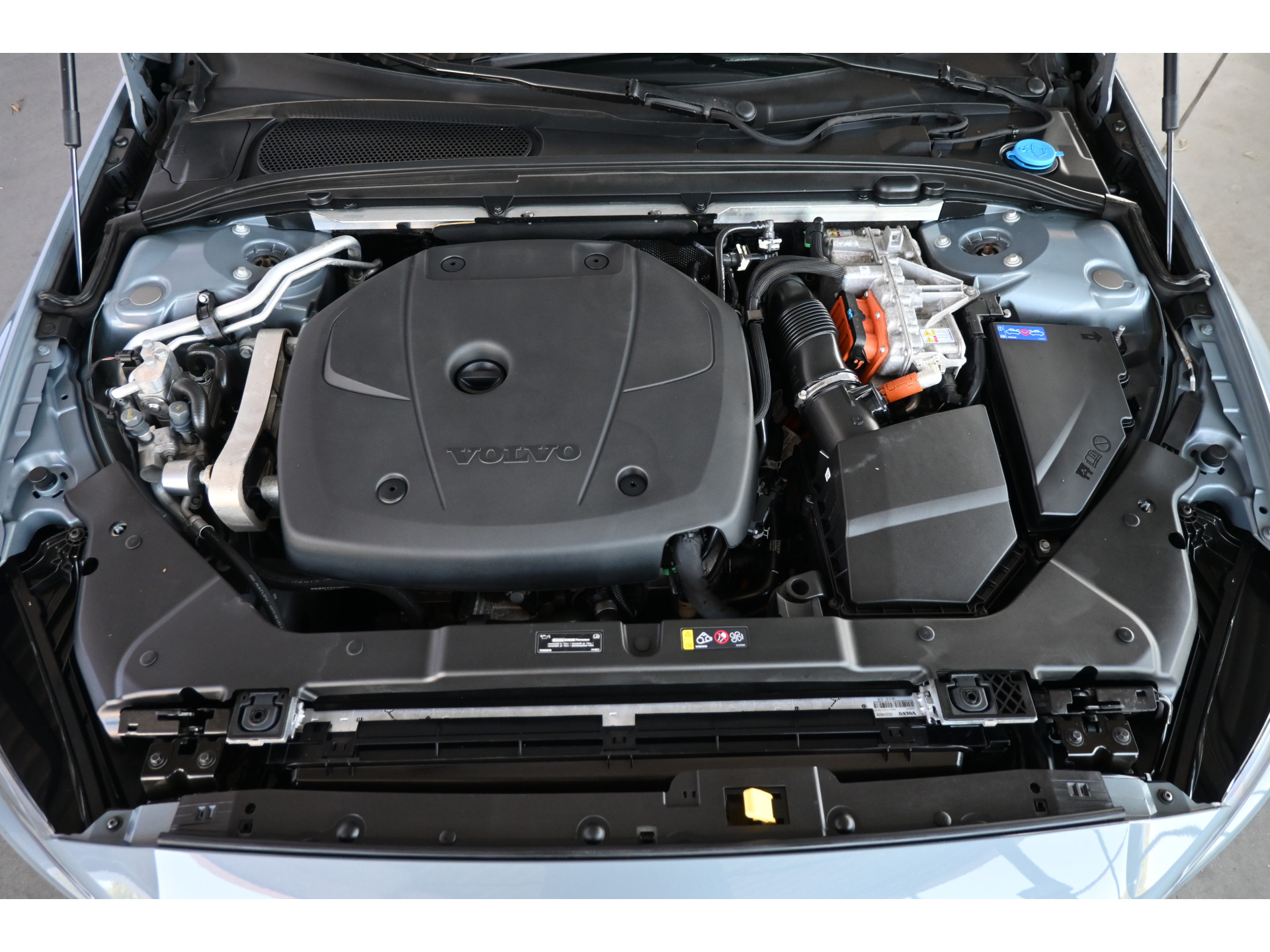 Volvo V60 2.0 T8 Plug-in hybrid AWD Plus Bright Panoramdak Stoelverwarming Carplay Led Adaptieve Cruise  Clima Lane Assist Camera 100% Onderhouden! Inruil Mogelijk!