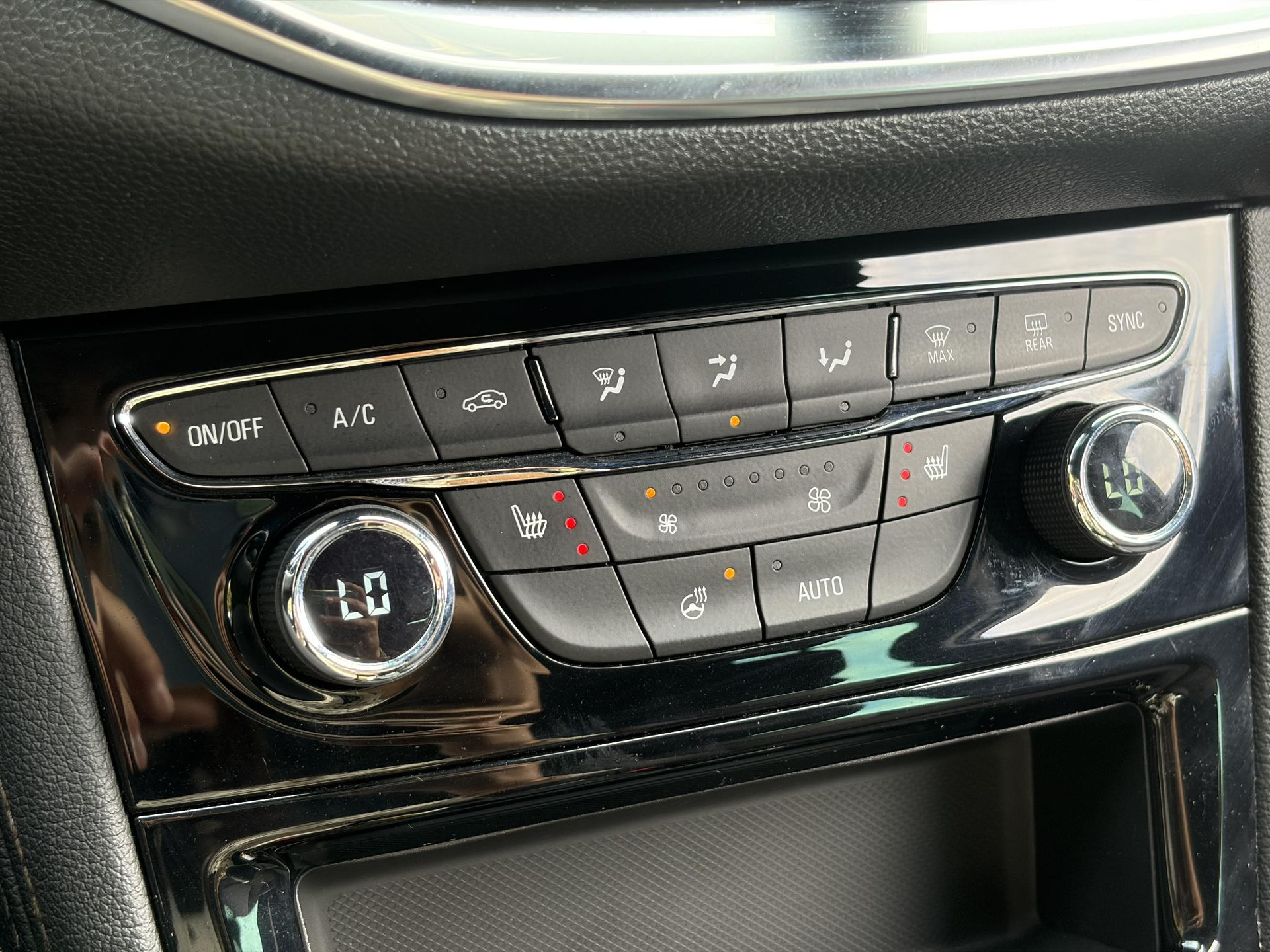 Opel Astra Sports Tourer 1.2 Ultimate ✓146pk✓Carplay✓Camera✓Stoelverw✓Stuurverw✓Keyless✓Pdc V+A✓Alcantara-Leder✓Clima✓Cruise✓6 Bak✓Rijstrooksensor✓Dodehoeksensor✓17''Lm velgen✓N.A.P✓Apk tot 11-2028
