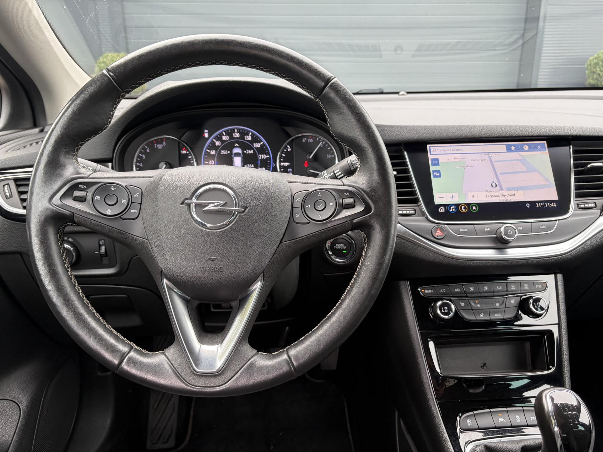 Opel Astra Sports Tourer 1.2 Elegance ✓131pk✓2e Eigenaar✓Camera✓Carplay✓6 Bak✓Stoelverw✓Stuurverw✓Pdc V+A✓Recent beurt gehad✓Clima✓Cruise✓Halfleder✓Keyless✓N.A.P✓Lm velgen✓Rijstrooksensor✓Apk tot 09-2028
