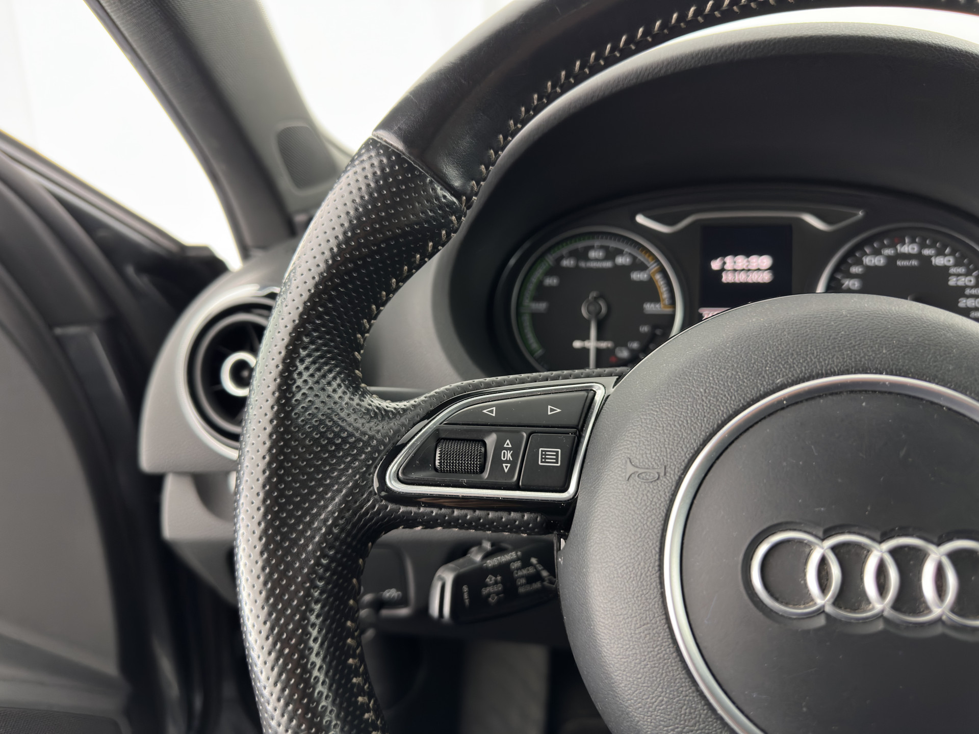 Audi A3 Sportback 1.4 e-tron Plug-In Pro Line plus Aut. *LEATHER-FABRIC | FULL-LED | NAVI-FULLMAP | KEYLESS | SPORT-SEATS | AUDI-SOUND | TOWBAR | 17''ALU*