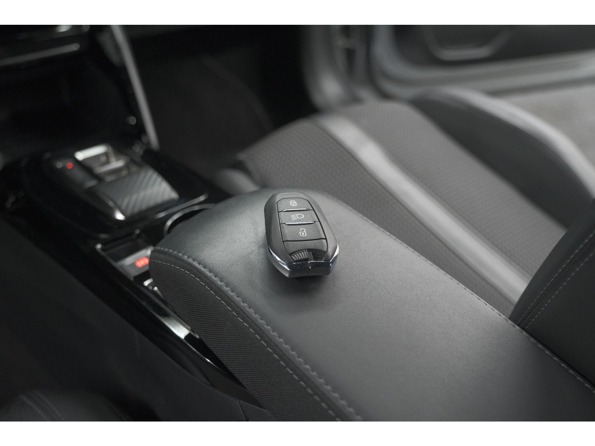 Peugeot 208 PureTech 131 EAT8 GT | Camera | Dodehoekdetectie | Navigatie | Carplay