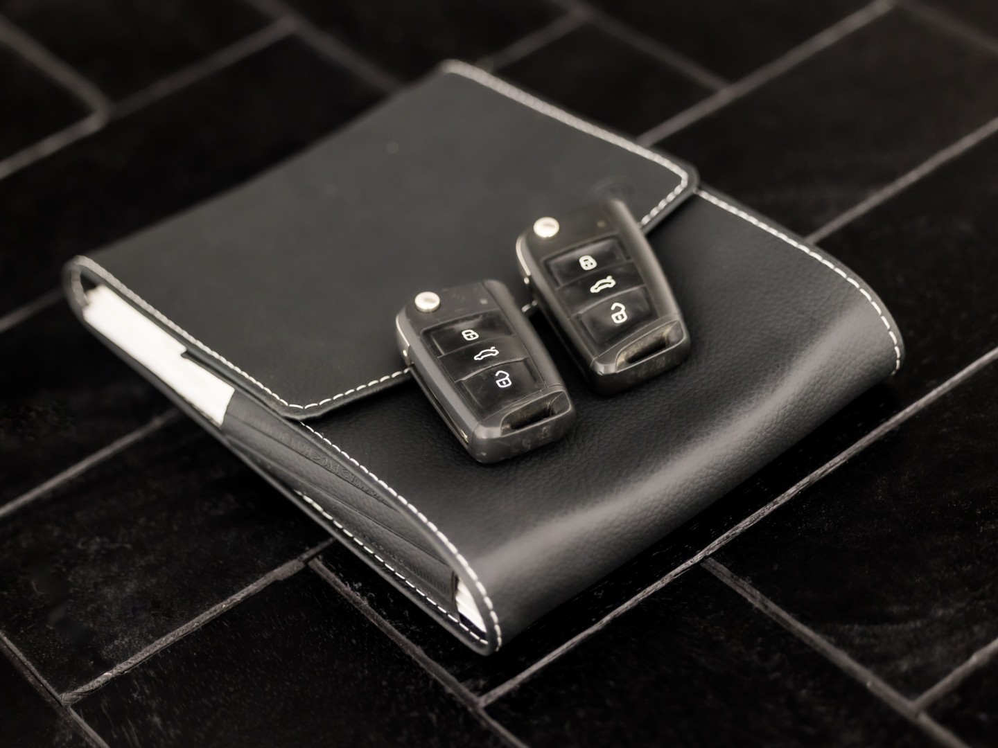 Volkswagen T-Roc 1.0 TSI Sport (APPLE CARPLAY, GROOT NAVI, STOELVERWARMING, GETINT GLAS, SPORTSTOELEN, ADAPTIVE CRUISE, PARKEERSENSOREN, NIEUWSTAAT)