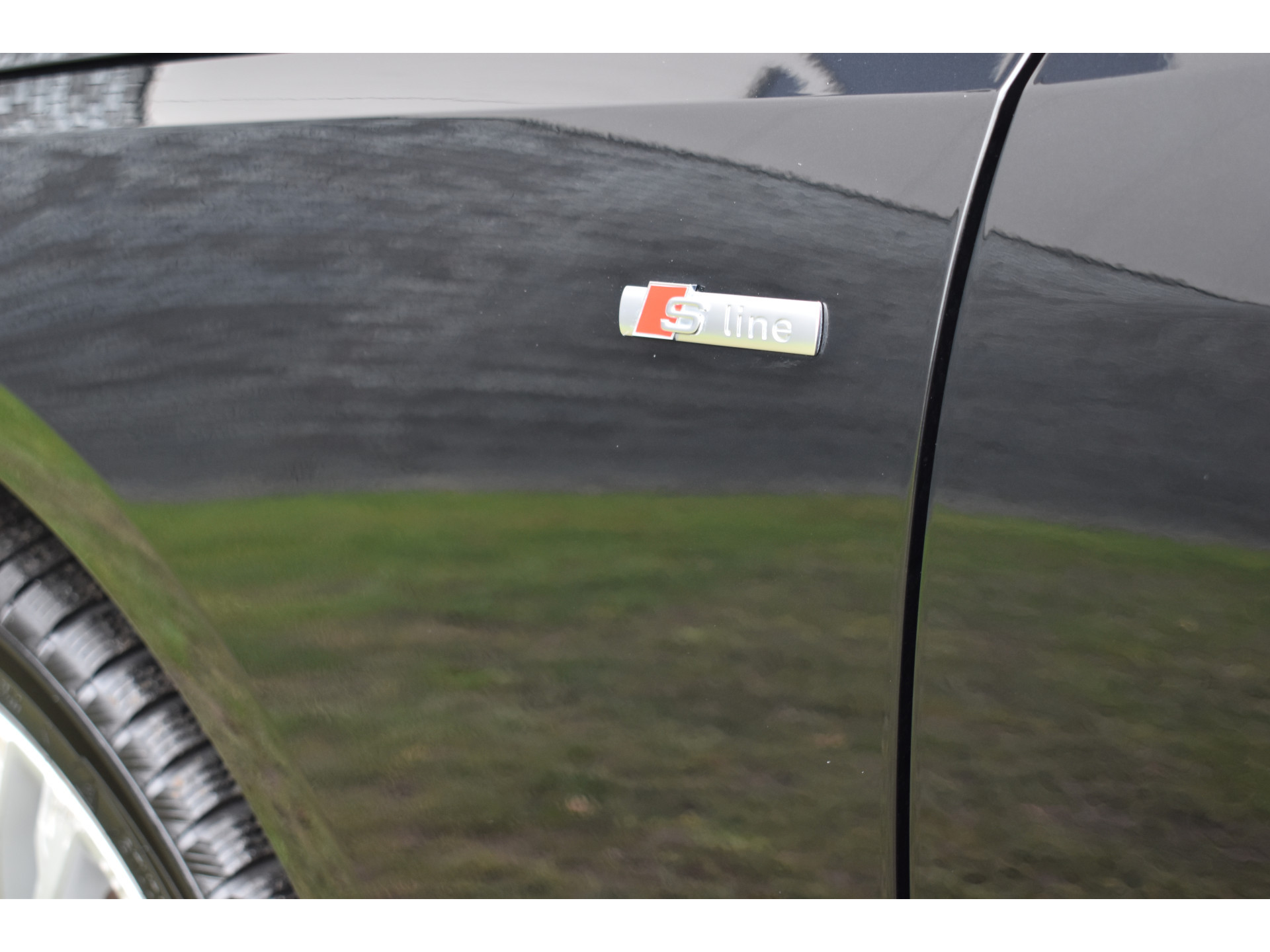 Audi A4 Limousine 35 TFSI S-line 2.0 Mild Hybrid S-line black-line Automaat Leder interieur