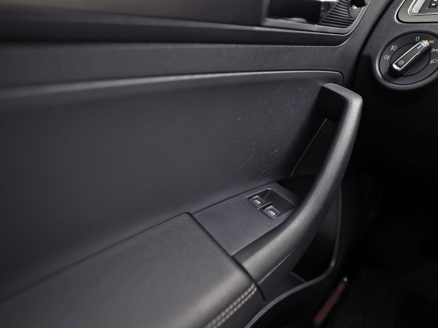 Škoda Rapid Spaceback 1.0 TSI Sport Automaat (PANORAMADAK, NAVIGATIE, CLIMATE, STOELVERWARMING, SPORTSTOELEN, GETINT GLAS, CRUISE, PARKEERSENSOREN, NIEUWSTAAT)