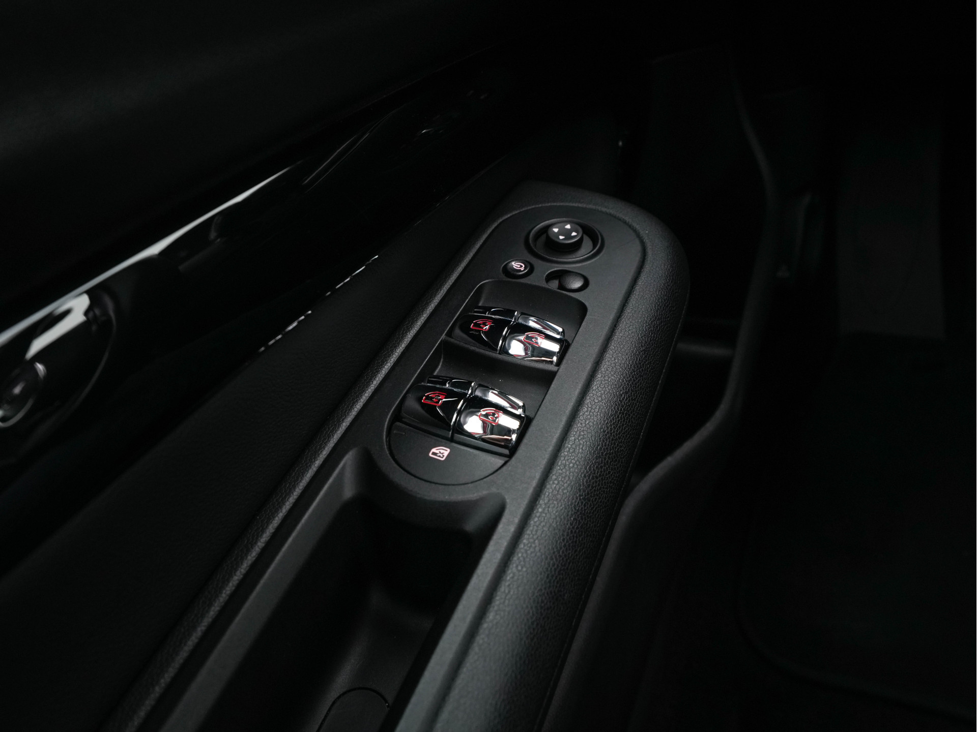 MINI Mini Clubman 2.0 Cooper S ALL4  Premier Plus JCW (INCL-BTW) Aut * PANO | LEATHER | FULL-LED | HEATED-SPORTSEATS | DIGI-COCKPIT | AMBIENT-LIGHT | PRIVACY-GLASS | HEAD-UP | PDC | CAMERA | DAB  | KEYLESS | TOWBAR | 18"ALU*