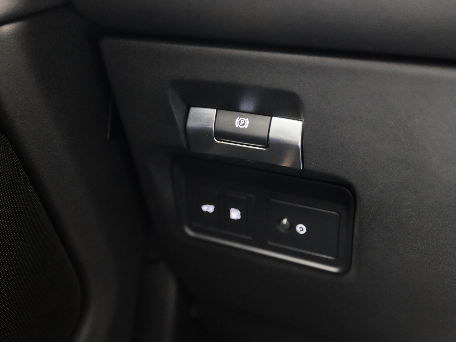 Land Rover Range Rover Evoque 1.5 P300e AWD R-Dynamic SE 309Pk Automaat (PANORAMADAK, APPLE CARPLAY, 360 CAMERA, MERIDIAN AUDIO, MEMORY SEATS, STUUR/STOELVERWARMING, ADAPTIVE CRUISE, VIRTUAL DASHBOARD, NIEUWSTAAT)