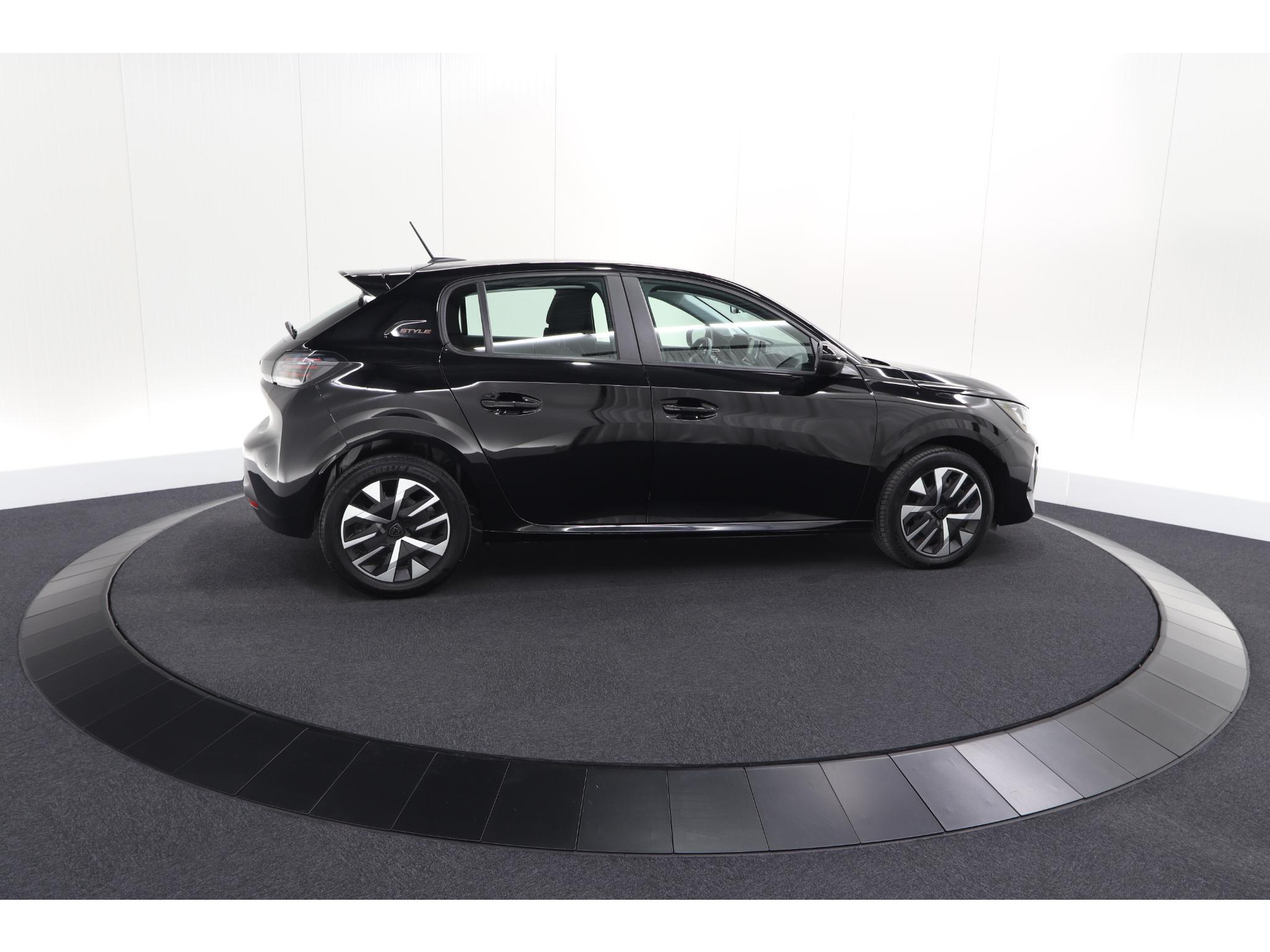 Peugeot 208 Hybrid 110 e-DCS6 Style | Parkeersensoren | Apple Carplay | Cruise Control | Airco