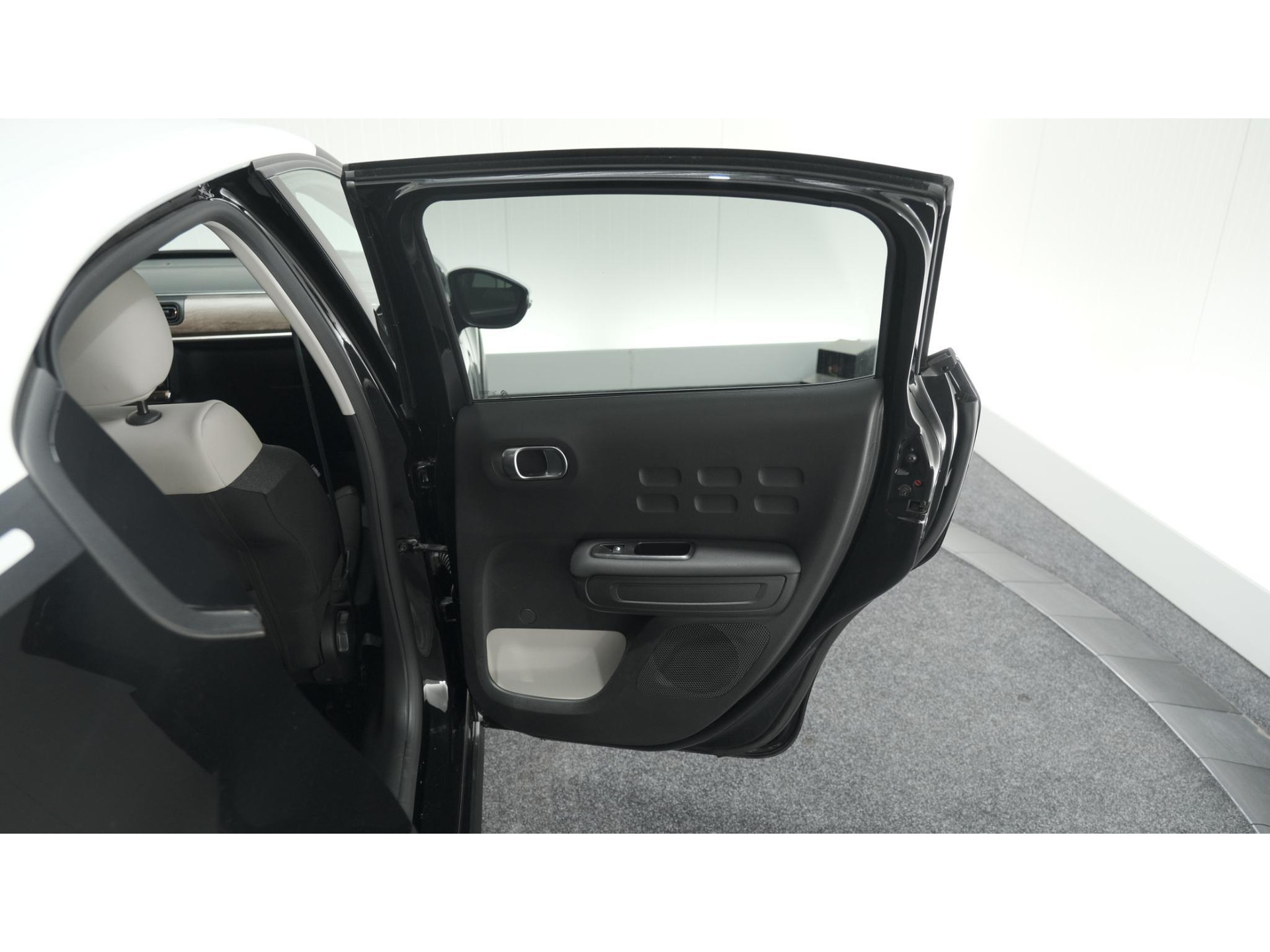 Citroen C3 PureTech 82 Feel Edition | Apple Carplay | Parkeersensoren | Navigatie | Climate Control | 16 Inch Velgen