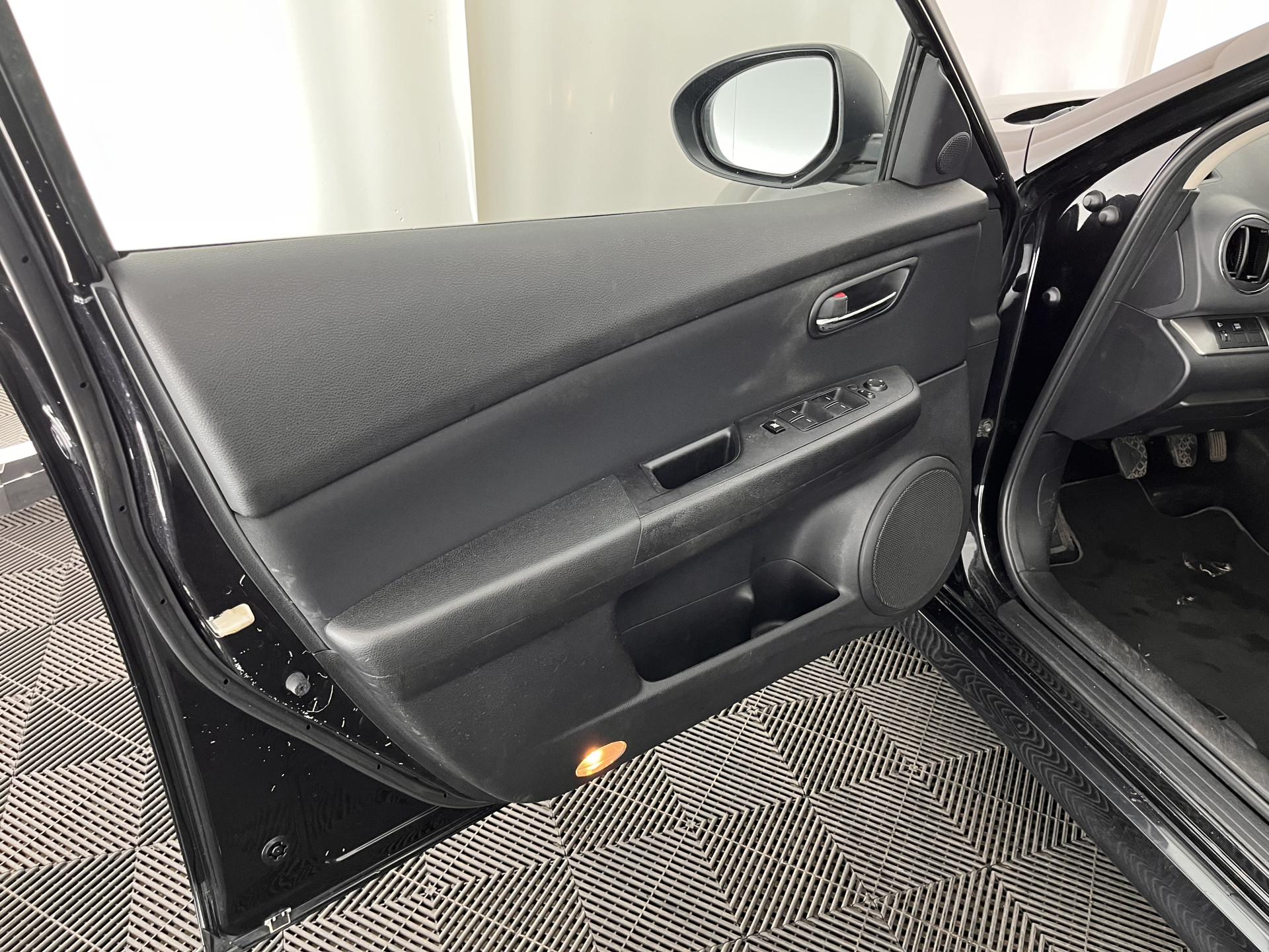 Mazda 6 Sportbreak 2.2 CiTD Business *AIRCO | CRUISE | COMFORT-SEATS | RADIO-CD/MP3 | 16''ALU*