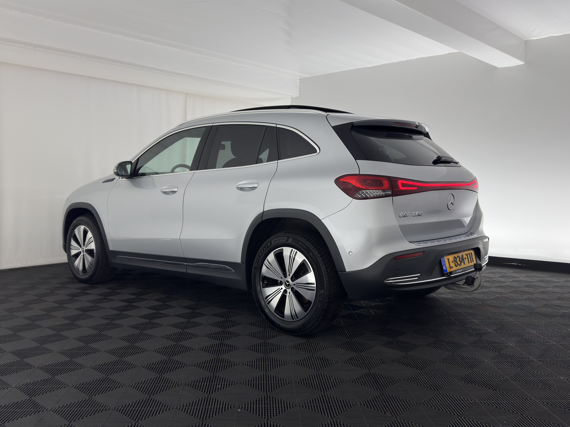 Mercedes-Benz EQA 250 Business Solution Luxury 67 kWh [ 3-Fase ] (SOH-94%) (INCL-BTW) *PANO | LEATHER | WIDESCREEN-COCKPIT | FULL-LED | BLINDSPOT | AMBIENT-LIGHT | CAMERA | NAVI-FULLMAP | DAB+ | COMFORT-SEATS | ECC | SHIFTPADDLES | CRUISE | HEATED-SEATS |