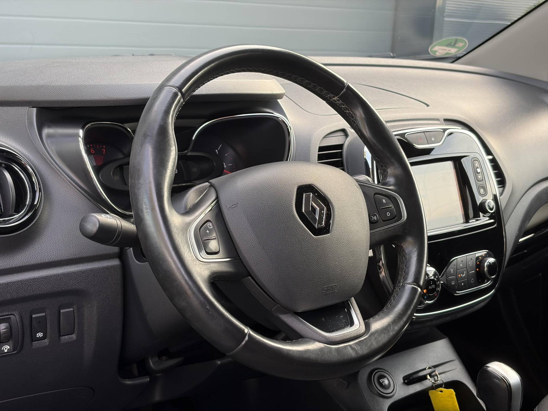 Renault Captur 1.2 TCe Dynamique ✓Navi✓Trekhaak✓Keyless✓Clima✓Cruise✓Dealer Onderhouden✓Automaat✓120pk✓Lm velgen✓Pdc✓N.A.P✓Apk tot 06-2027