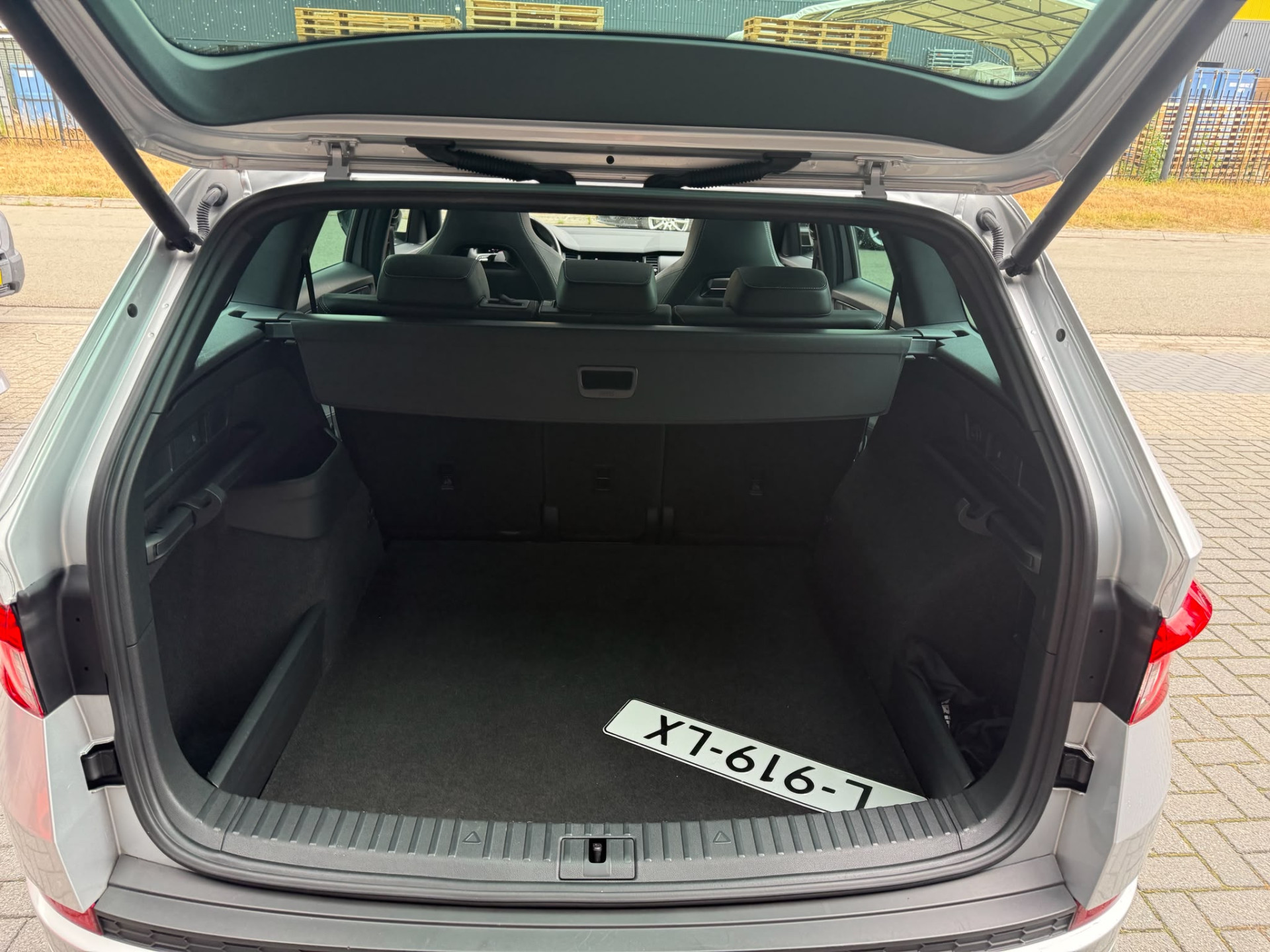 ŠKODA Kodiaq 1.5 TSI Sportline Business | 1E EIGENAAR | 3/6/12 MND GARANTIE | AUTOMAAT | PANO | LED | DAB | MEMORY | CARPLAY | DIGITAAL COCKPIT | TREKHAAK |