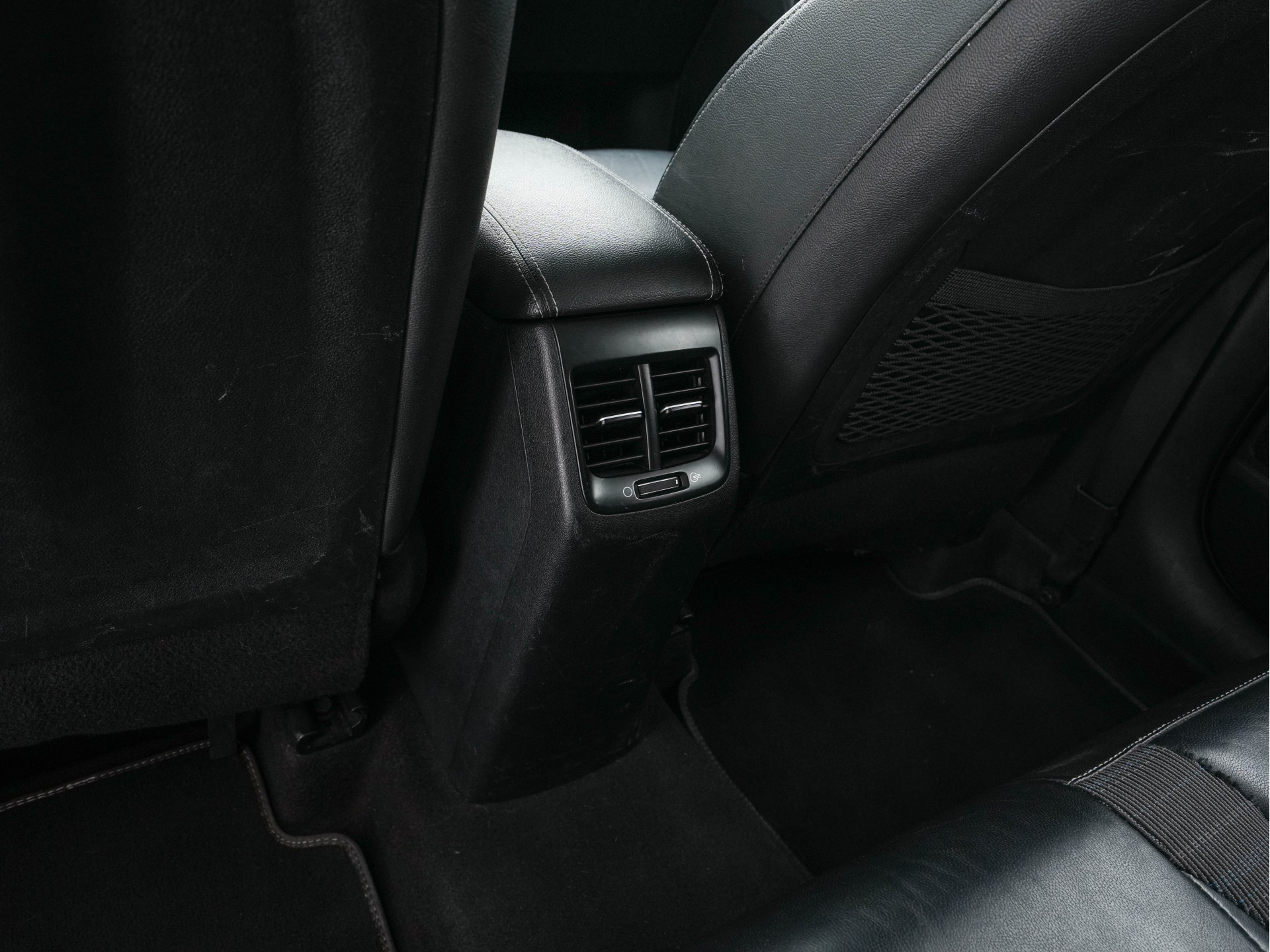 Kia Niro 1.6 GDi Hybrid ExecutiveLine Eco-Hybrid (INCL-BTW) Aut. *LEATHER-FABRIC | NAVI-FULLMAP | KEYLESS | CAMERA | COMFORTSEATS | DIGI-COCKPIT | LANE-ASSIST | ECC | CARPLAY | PDC | TOWBAR | 16''ALU*