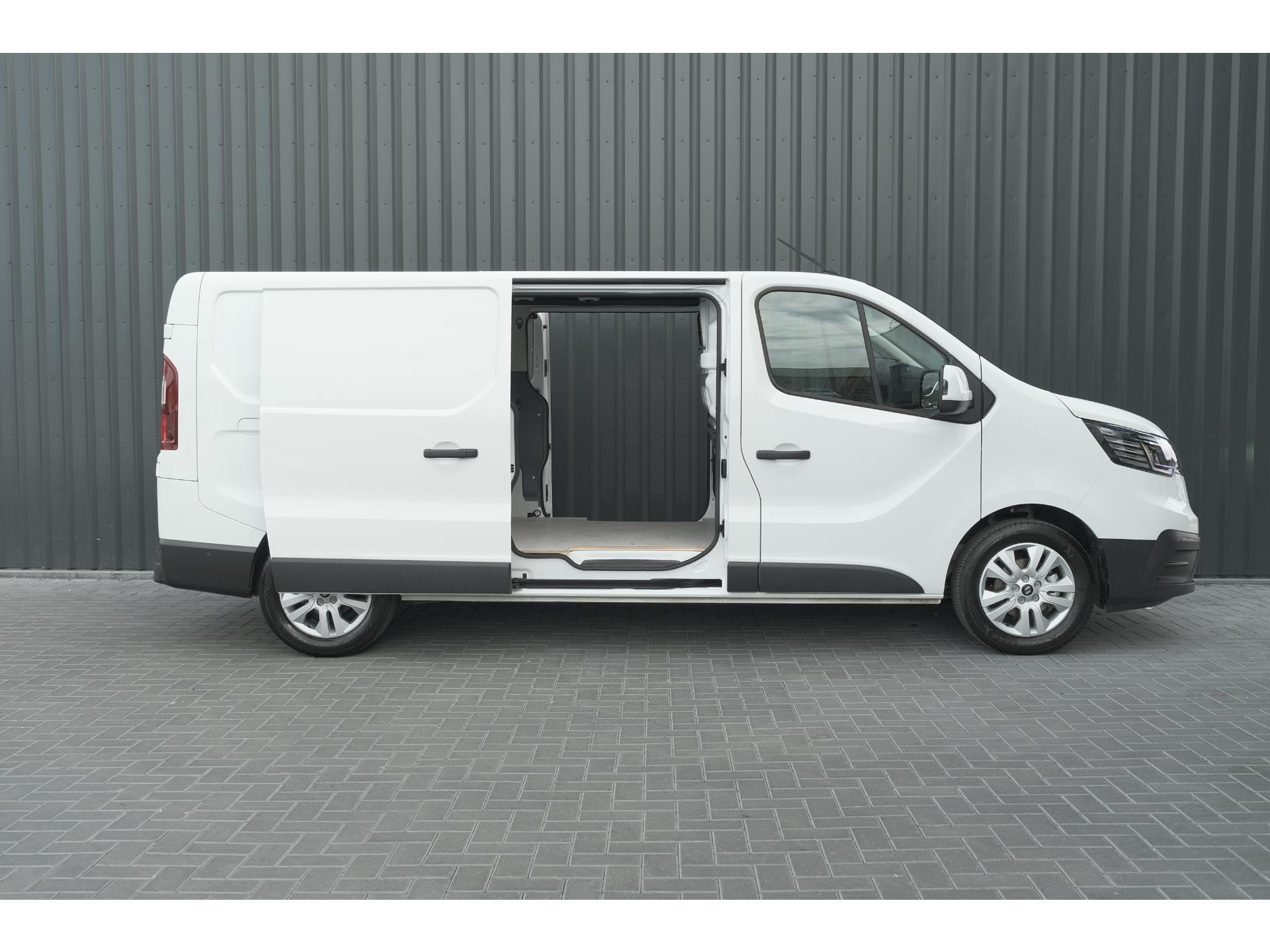 Renault Trafic E-Tech T29 L1H1 Advance 52 kWh | Laadruimte-pakket | Parkeerpakket | 3 fase lader | Camera