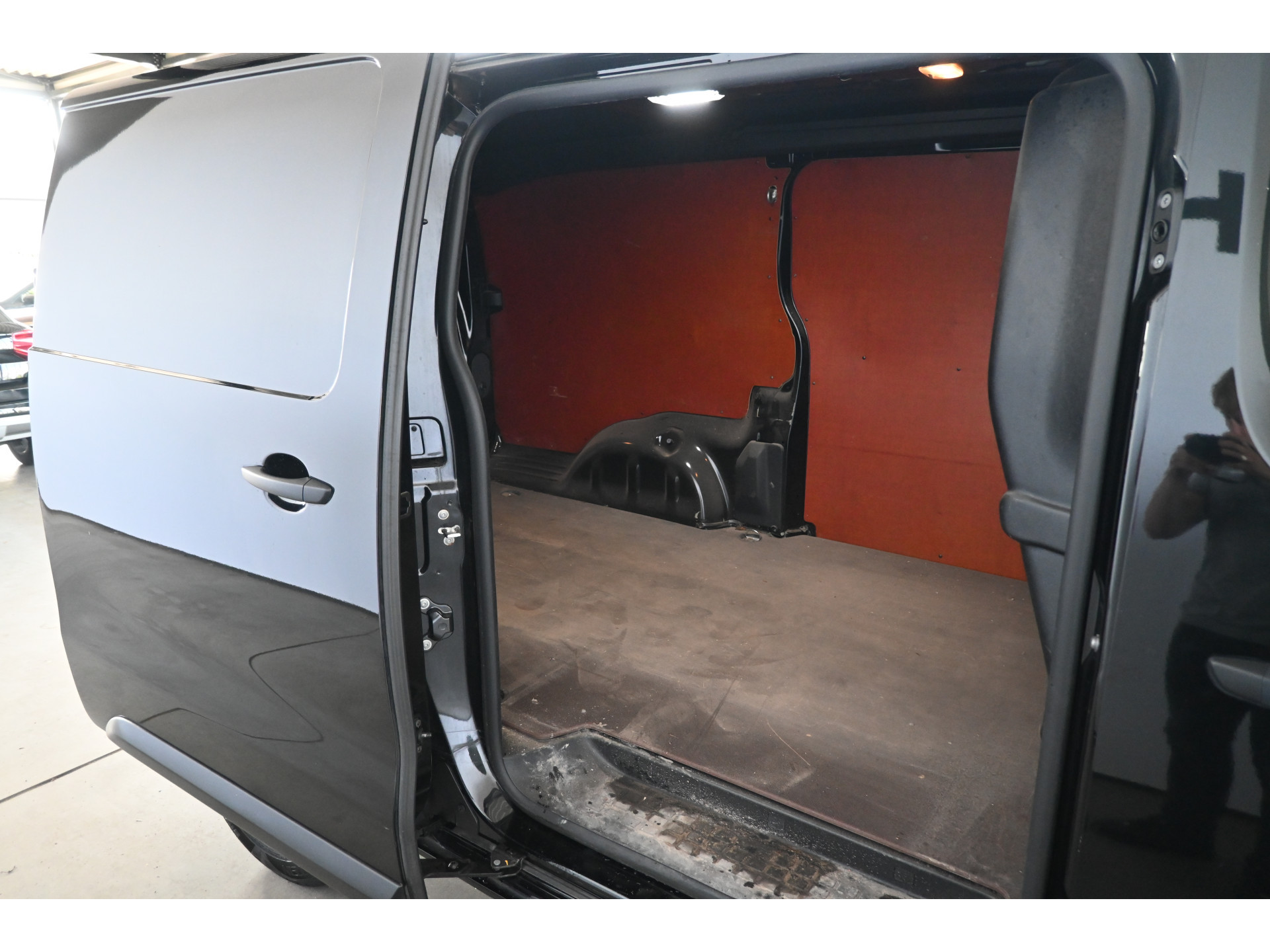 Toyota PROACE Worker 2.0 D-4D Navigator Long Automaat Clima Navigatie Stoelverwarming Rijklaarprijs! Inruil Mogelijk!