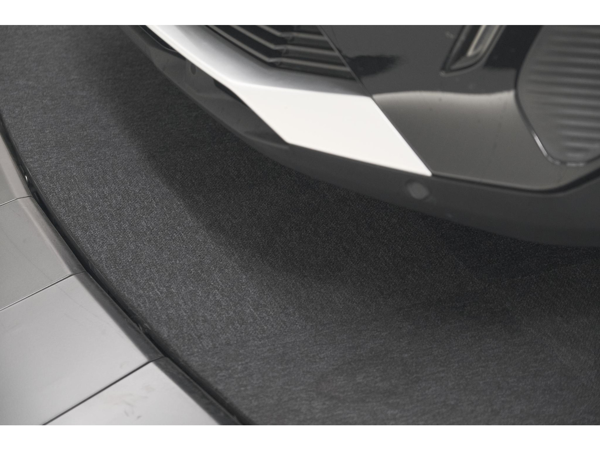 Peugeot 5008 PureTech 130 EAT8 Active Pack Business | 7 Zitplaatsen | Camera | Navigatie | Apple Carplay | Parkeersensoren