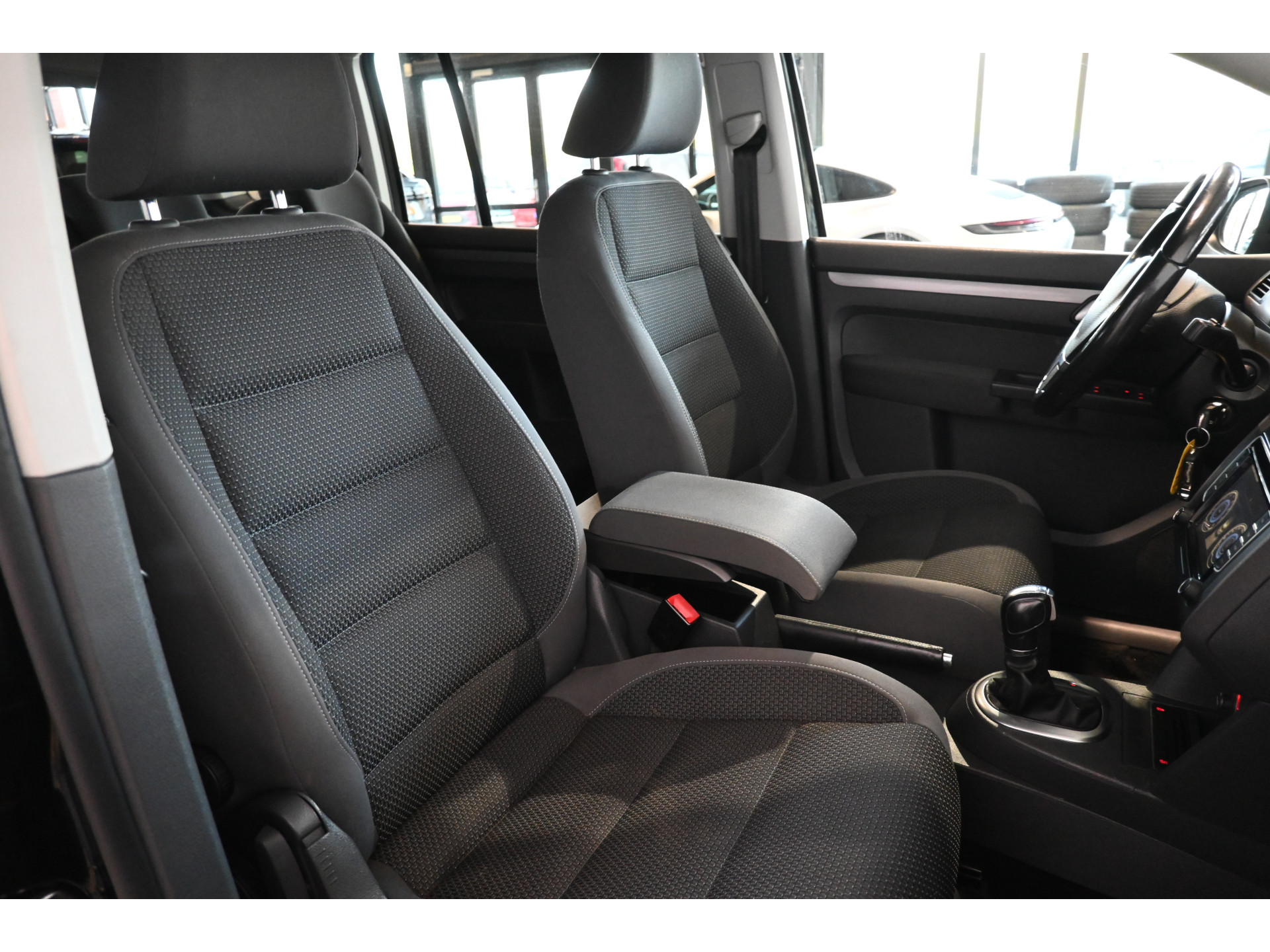 Volkswagen Touran 1.4 TSI Highline Automaat Clima Stoelverwarming Goed Onderhouden! Inruil Mogelijk!