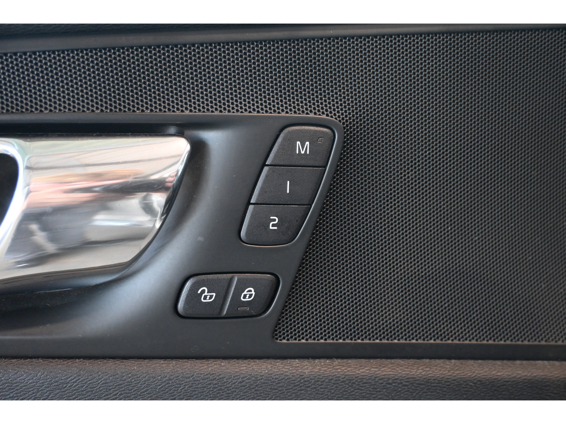 Volvo XC60 2.0 T8 Twin Engine AWD Inscription Harman/Kardon Navigatie Panoramadak Carplay Goed Onderhouden! Inruil Mogelijk!