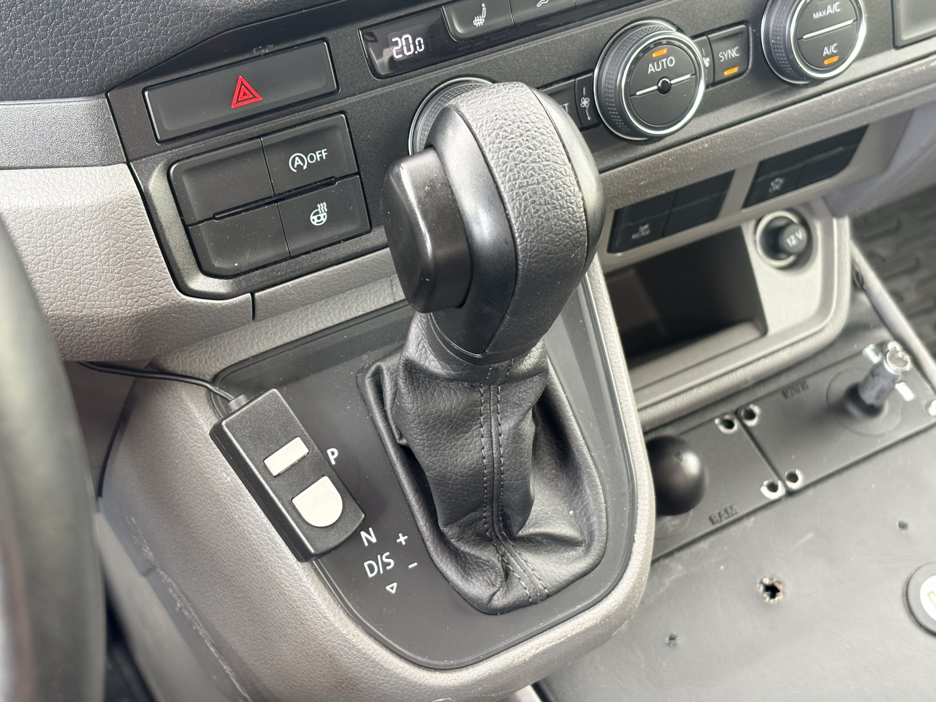 Volkswagen Crafter 2.0 TDI 177PK Ambulance L3H3 Automaat ACC Climate Control Stroompunten Laadruimte Parkeersensoren