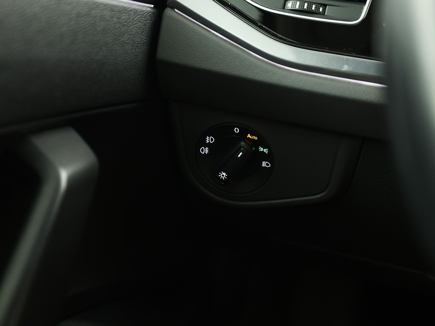 Volkswagen Polo 1.0 TSI Sport Automaat (VIRTUAL COCKPIT, APPLE CARPLAY, GROOT NAVI, CLIMATE, SPORTSTOELEN, LED KOPLAMPEN, GETINT GLAS, PARKEERSENSOREN, NIEUWSTAAT)