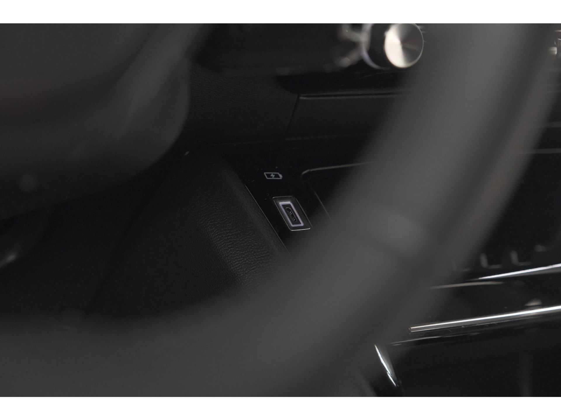 Peugeot 2008 PureTech 130 EAT8 Allure | Camera | Navigatie | Parkeersensoren | Apple Carplay