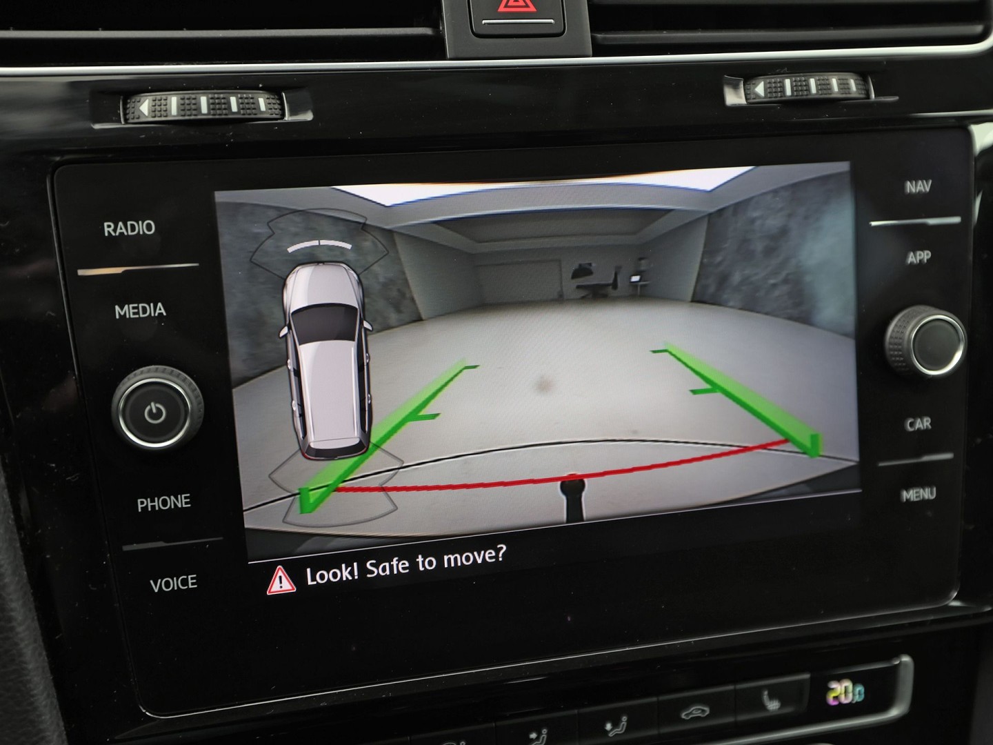 Volkswagen Golf Variant 1.5 TSI Highline 150Pk Automaat (VIRTUAL COCKPIT, APPLE CARPLAY, ALCANTARA, CAMERA, TREKHAAK, SPORTSTOELEN, GETINT GLAS, ADAPTIVE CRUISE, TREKHAAK, NIEUWSTAAT)