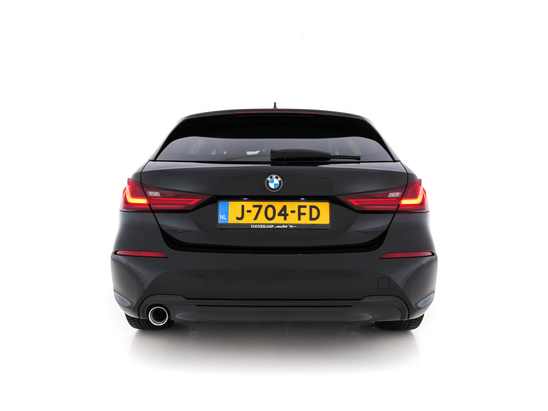 BMW 1-serie 116d Executive Edition Sport-Line (INCL-BTW) *DIGI-COCKPIT | FULL-LED | NAVI-FULLMAP | LEATHER-MICROFIBRE | AMBIENT-LIGHT | CARPLAY | CRUISE | KEYLESS | HEATED-SPORTSEATS | PRIVACY-GLASS | DAB | ECC | PDC | 17"ALU*