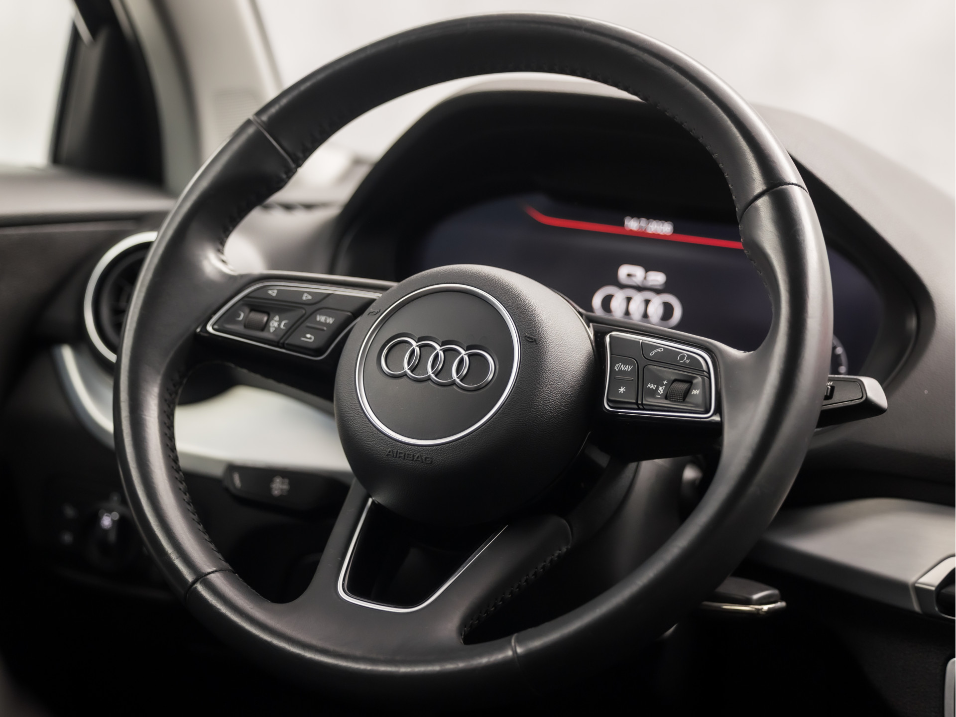 Audi Q2 35 TFSI S-Tronic Sport 150Pk Automaat (VIRTUAL COCKPIT, APPLE CARPLAY, GROOT NAVI, CLIMATE, STOELVERWARMING, SPORTSTOELEN, GETINT GLAS, PARKEERSENSOREN, CRUISE, NIEUWSTAAT)