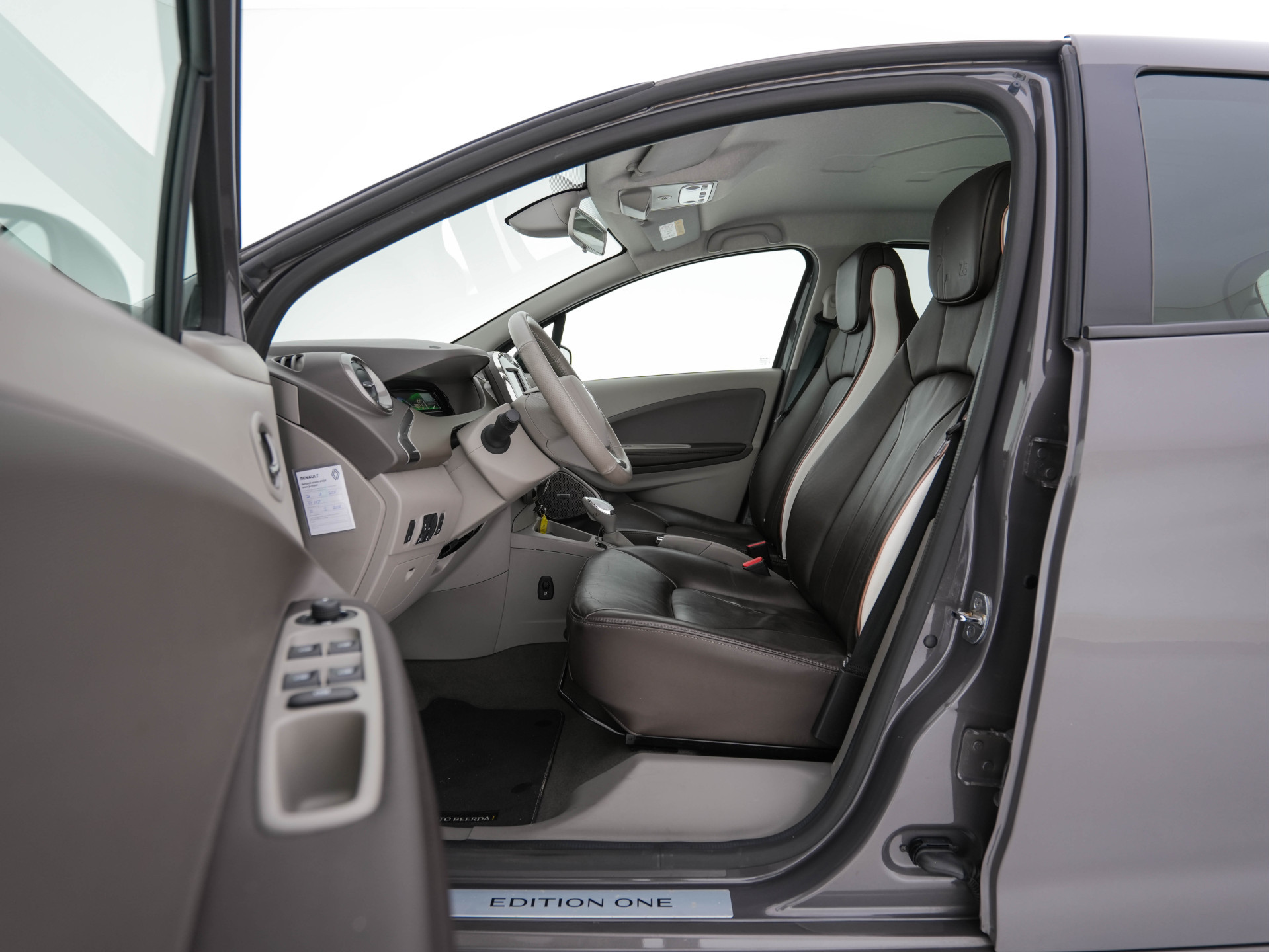 Renault ZOE (inclusive-battery) Q90 Bose 41 kWh Quickcharge Edition One (3-Fase-43 kW) {SOH-92%} Aut.*LEATHER | FULL-LED | DIGI-COCKPIT | HEATED-COMFORTSEATS | BOSE-PREMIUM-AUDIO | CAMERA | R-LINK | PDC | PRIVACY-GLASS |  17"ALU*