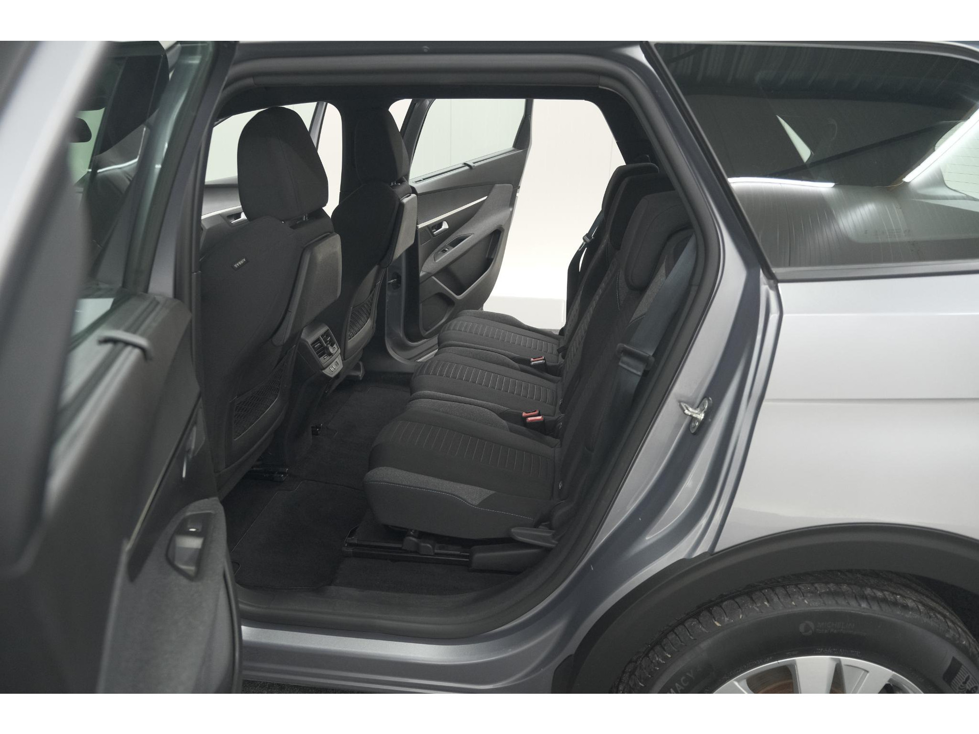 Peugeot 5008 PureTech 130 EAT8 Active Pack | 7 Zitplaatsen | Camera | Apple Carplay | Parkeersensoren