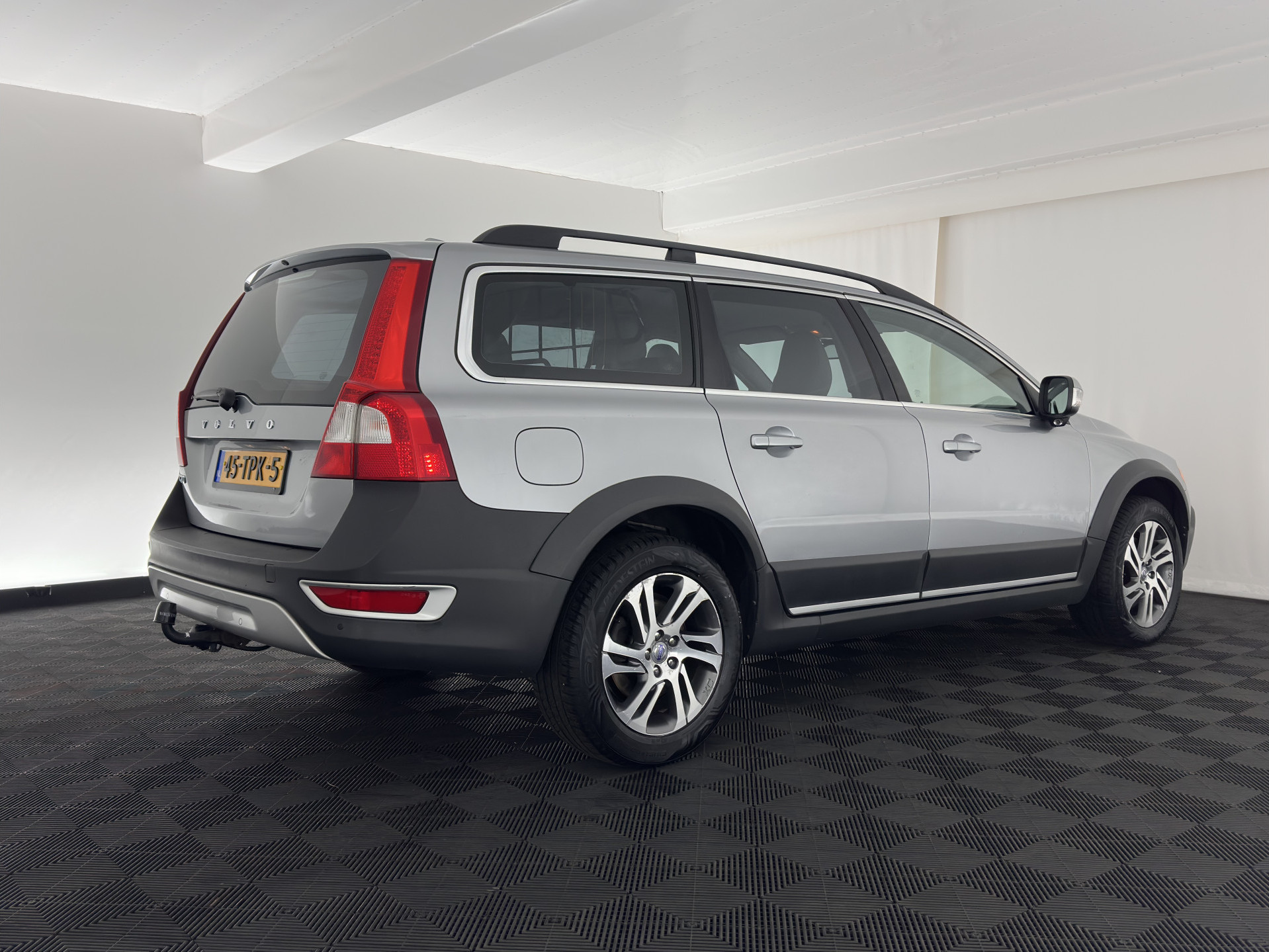 Volvo XC70 2.0 D3 FWD Limited Edition Aut. *LEATHER | BI-XENON | ADAPTIVE-CRUISE | BLIS | NAVI-FULLMAP | HEATED-COMFORTSEATS | ECC | PRIVACY-GLASS | LANE-ASSIST | PDC | TOWBAR | 17''ALU*