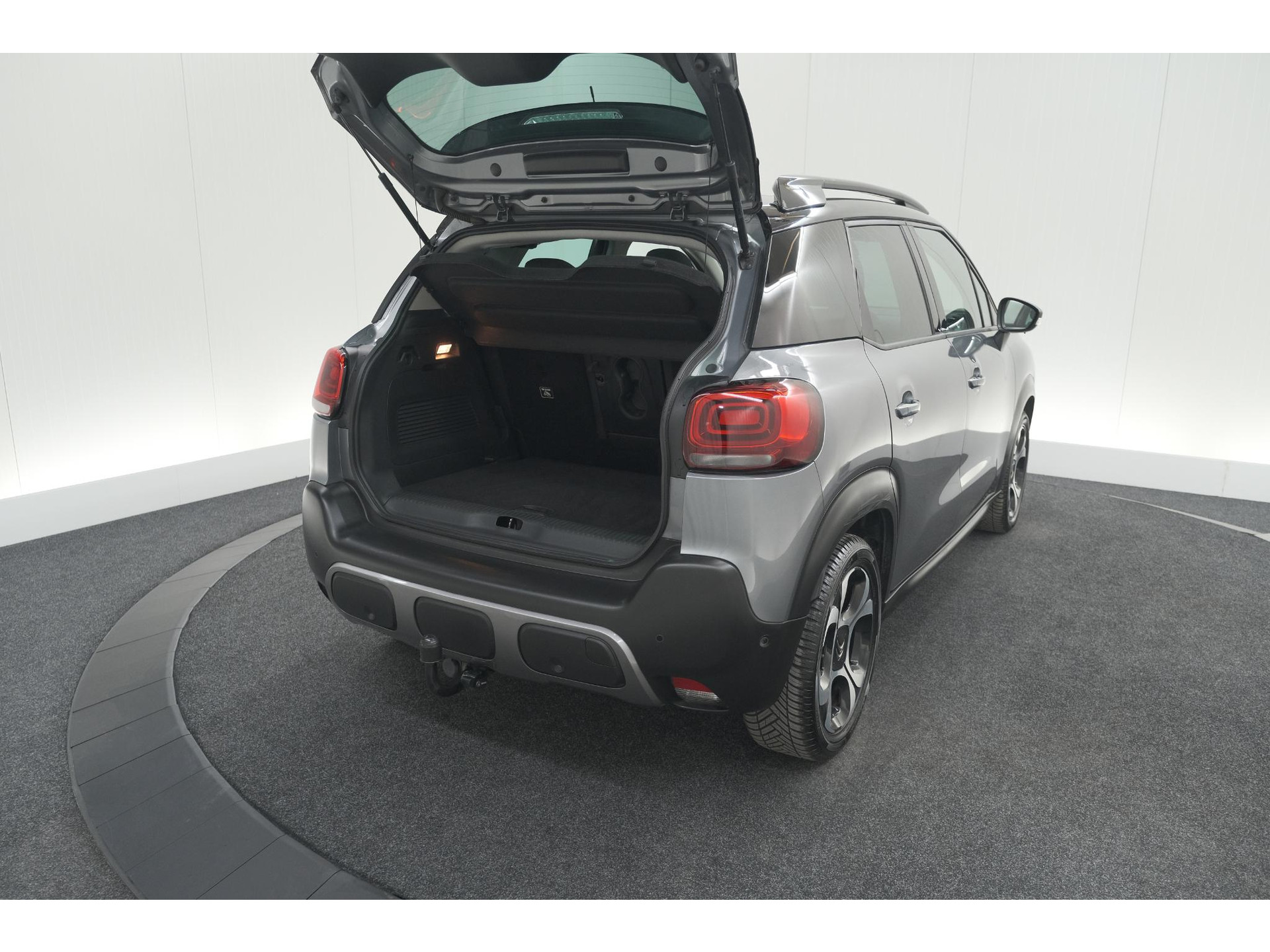 Citroen C3 Aircross PureTech 110 EAT6 Shine | Trekhaak | Panoramadak | Head-Up Display | Camera | Navigatie