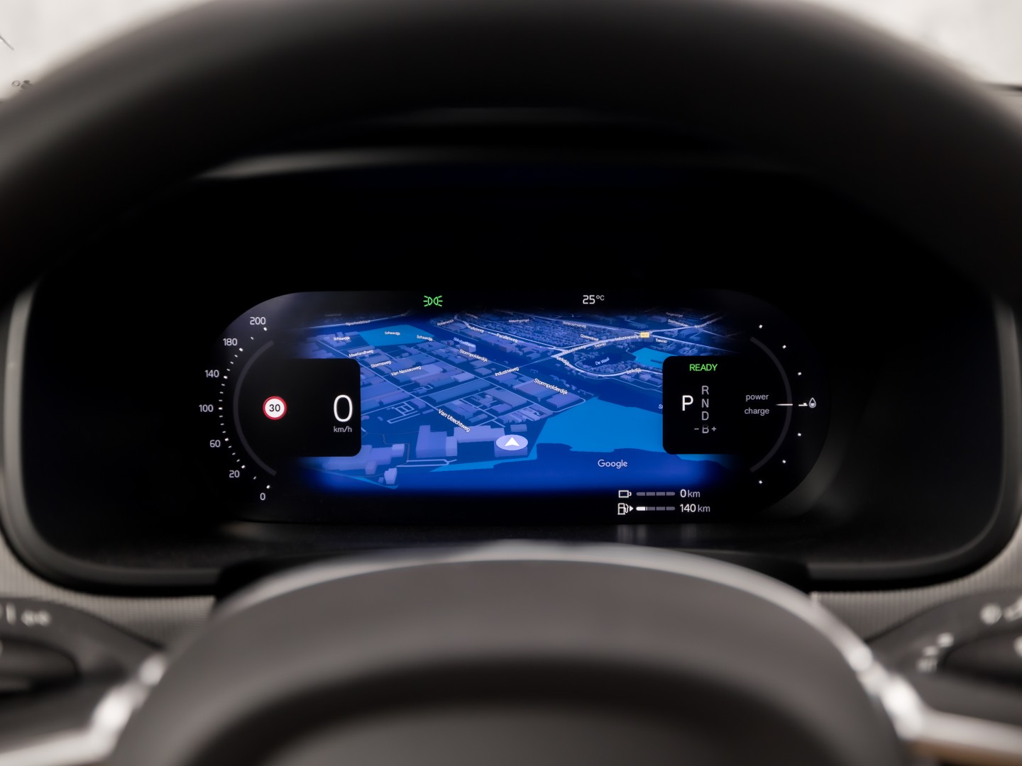 Volvo V90 2.0 T6 Plug-in hybrid AWD Ultimate Dark 350Pk Automaat (PANORAMADAK, HARMAN/KARDON, LUCHTVERING, MEMORY SEATS, 360 CAMERA, HEAD-UP DISPLAY, STUUR/STOELVERWARMING, ZWART HEMEL, NIEUWSTAAT)