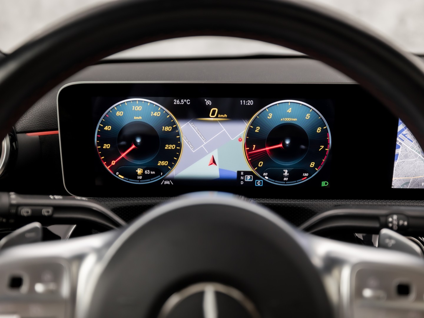Mercedes-Benz A-Klasse 200 AMG Sport 163Pk Automaat (PANORAMADAK, GROOT NAVI, SFEERVERLICHTING, CAMERA, STOELVERWARMING, SPORTSTOELEN, GETINT GLAS, LEDER/ALCANTARA, NIEUWSTAAT)