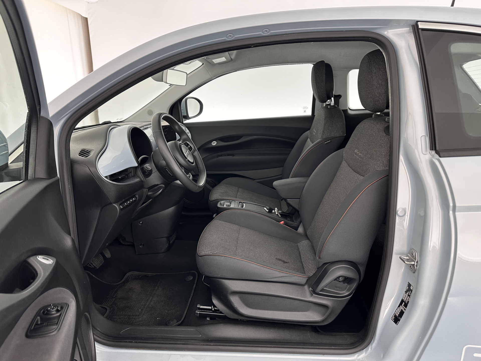 Fiat 500 Icon 24 kWh [ 3-Fase ] (⚠️) (INCL-BTW) Aut. *FULL-LED | DIGI-COCKPIT | CCS-FASTLOADER | KEYLESS | CAMERA | NAVI-FULLMAP | DAB+ | ECC | PDC | CRUISE | LANE-ASSIST | CARPLAY |  COMFORT-SEATS | 16'ALU*