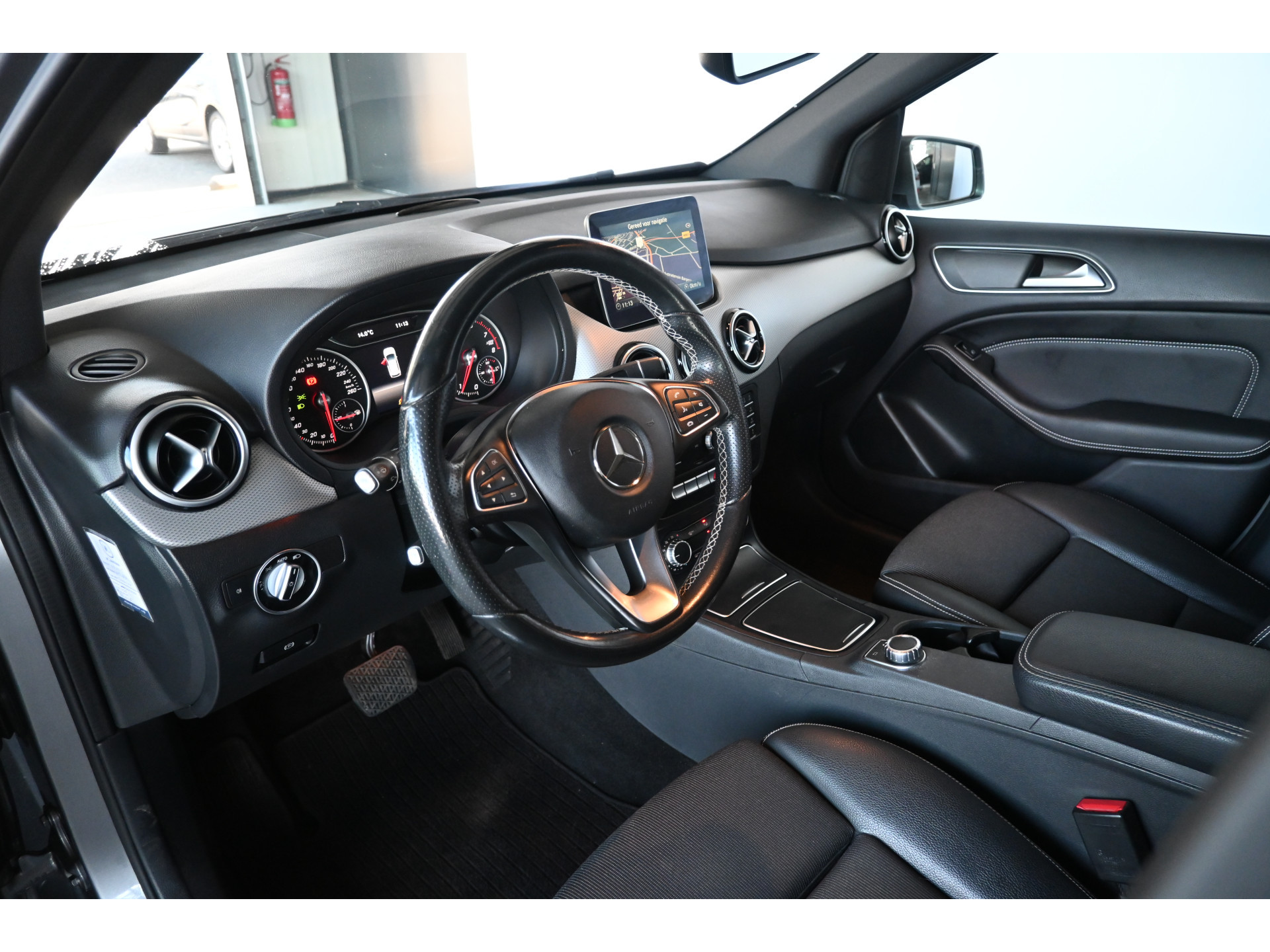 Mercedes-Benz B-klasse 180 Ambition Automaat Clima Navigatie LED Rijklaarprijs! Inruil Mogelijk!